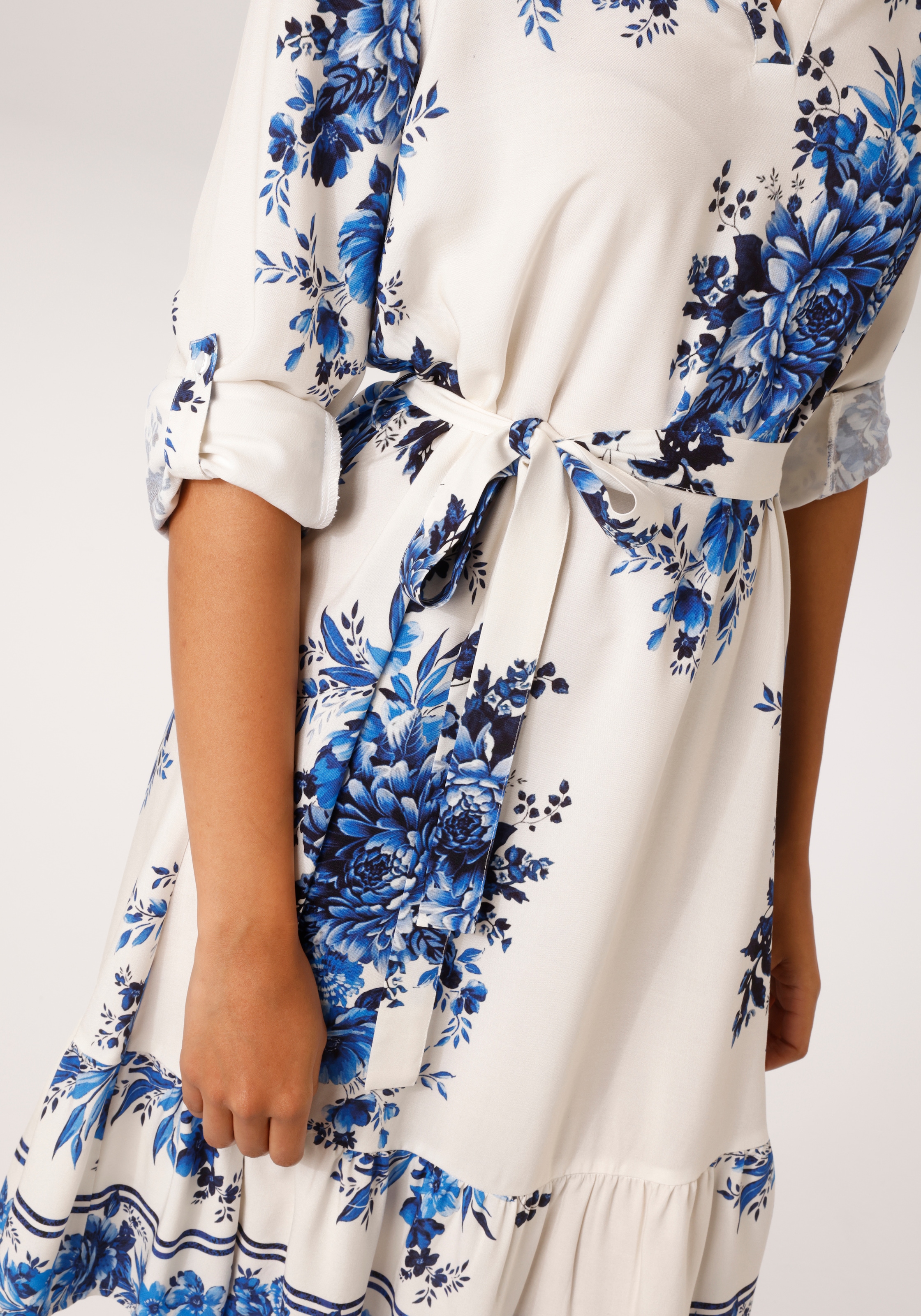 Aniston CASUAL Robe chemisier mit abnehmbarem Bindegürtel,  mit grossflächigen Blumendruck - NEUE KOLLEKTION