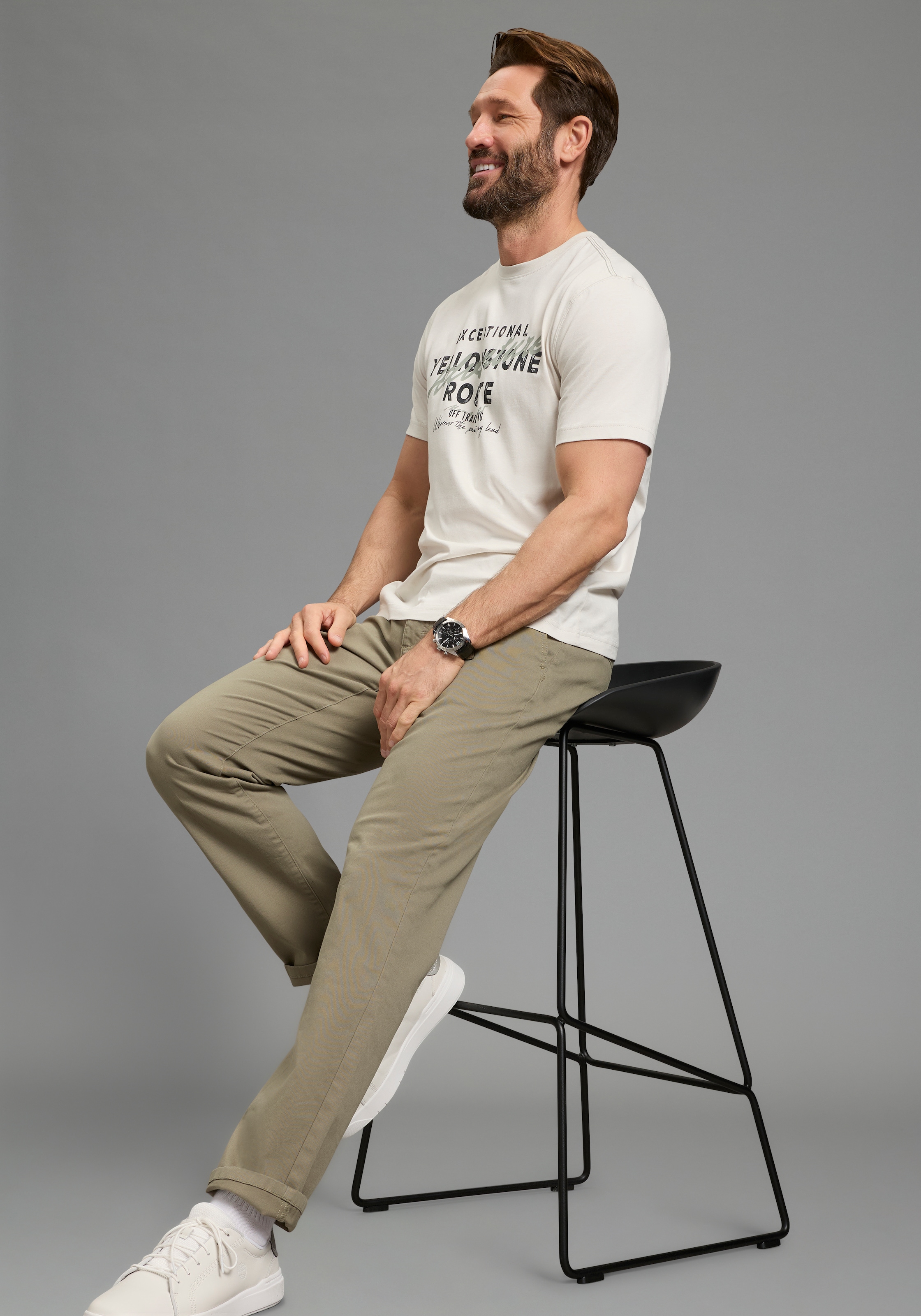 Man's World Rundhalsshirt »Neue Kollektion!« normale Passform, Kurzarm, mit Print-Applikation