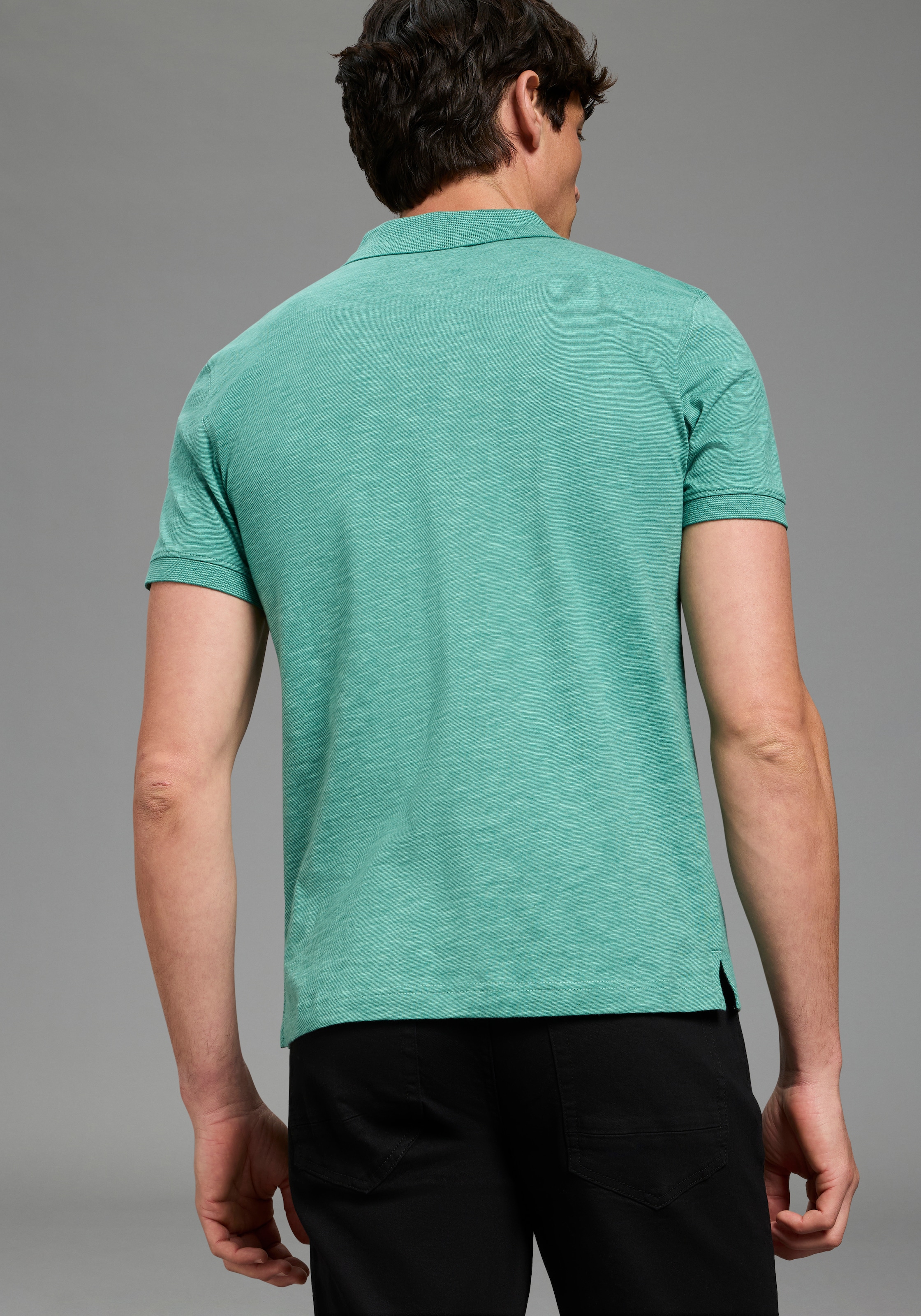 Bruno Banani Poloshirt schmale Passform, Kurzarm, mit Polokragen und Knöpfen