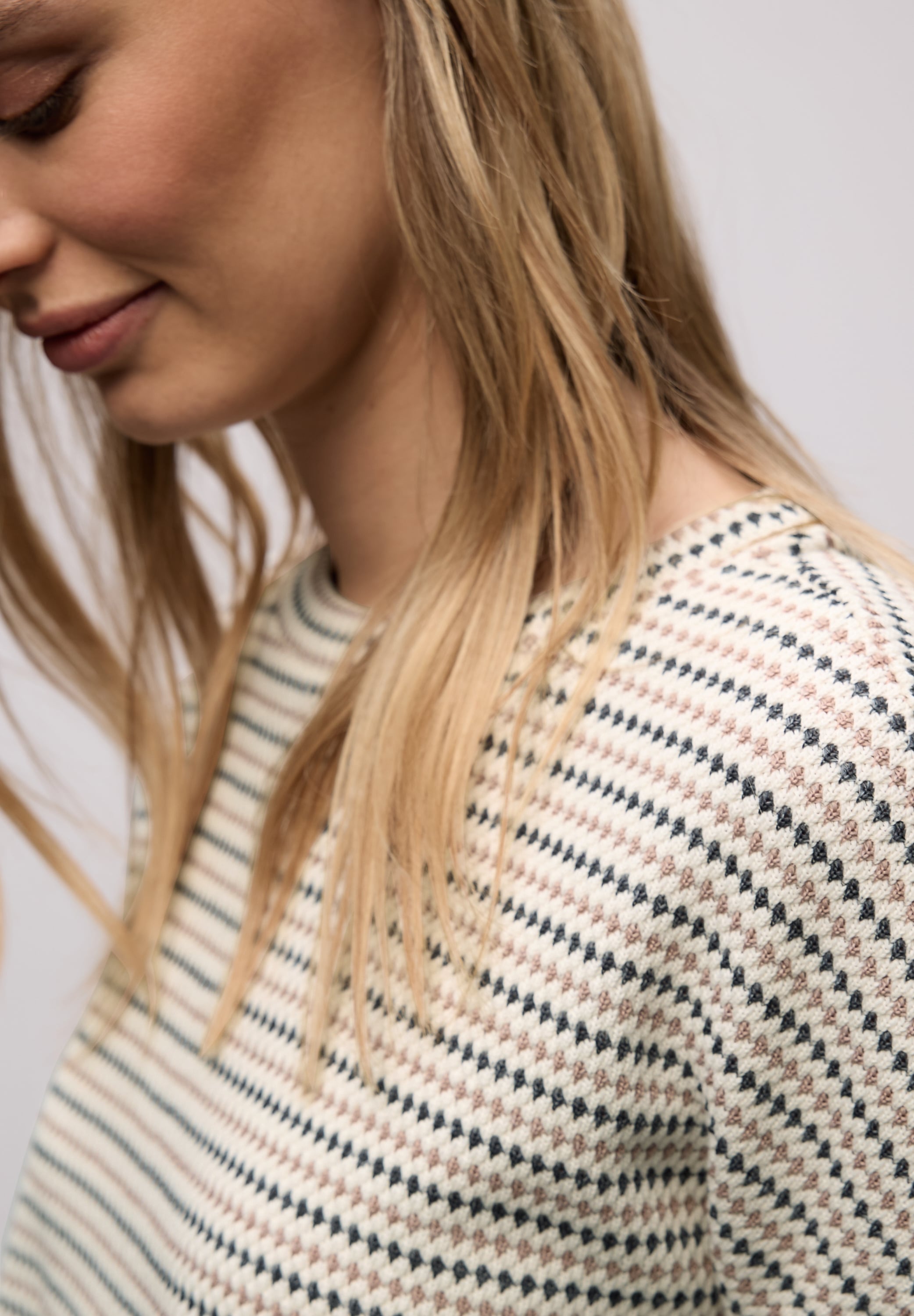 STREET ONE T-shirt à manches 3/4 mit gestreiften Strick-Look und U-Boot-Ausschnitt