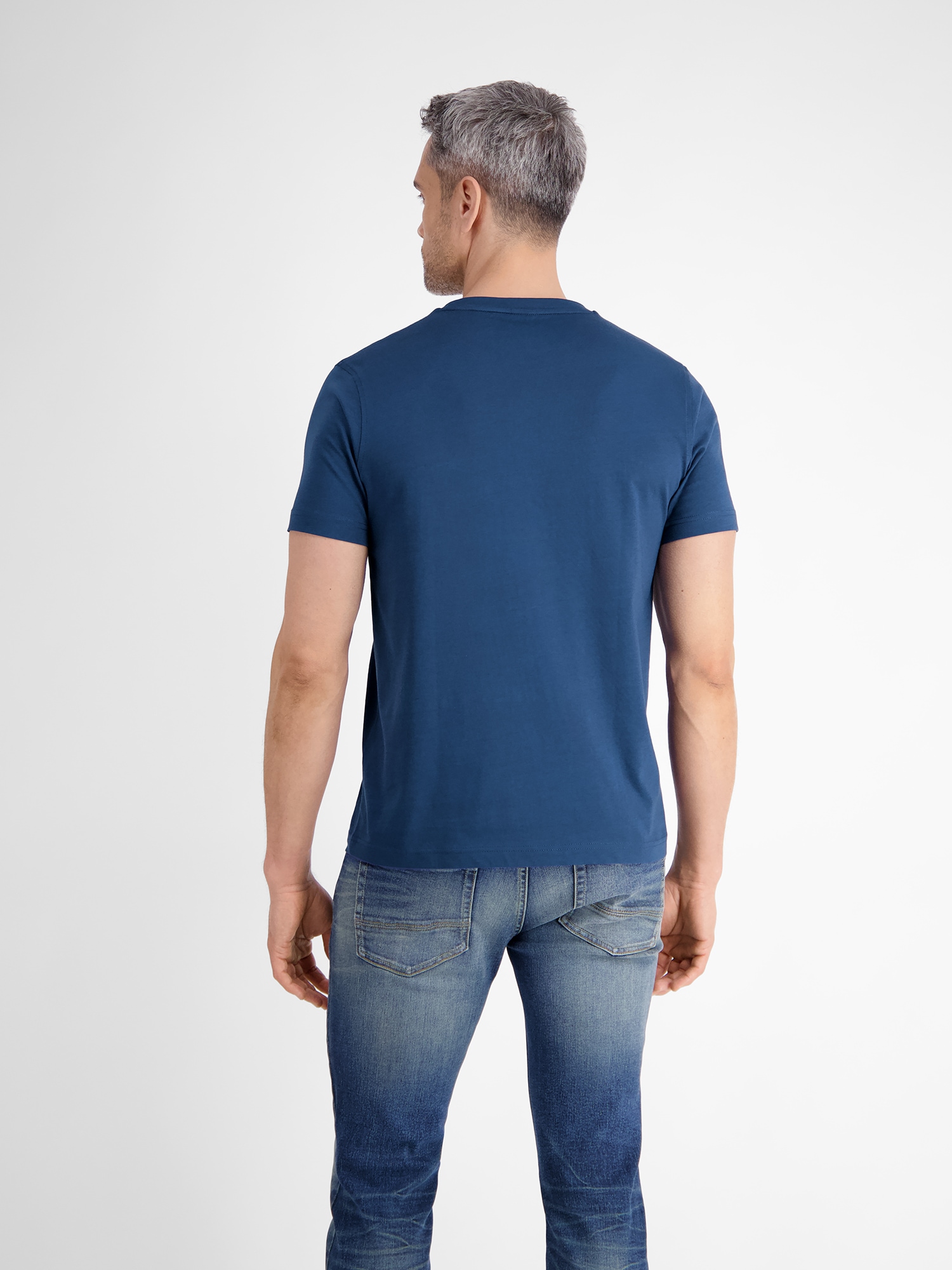 LERROS T-shirt »LERROS Basic T-Shirt mit Logostitck, unifarben«