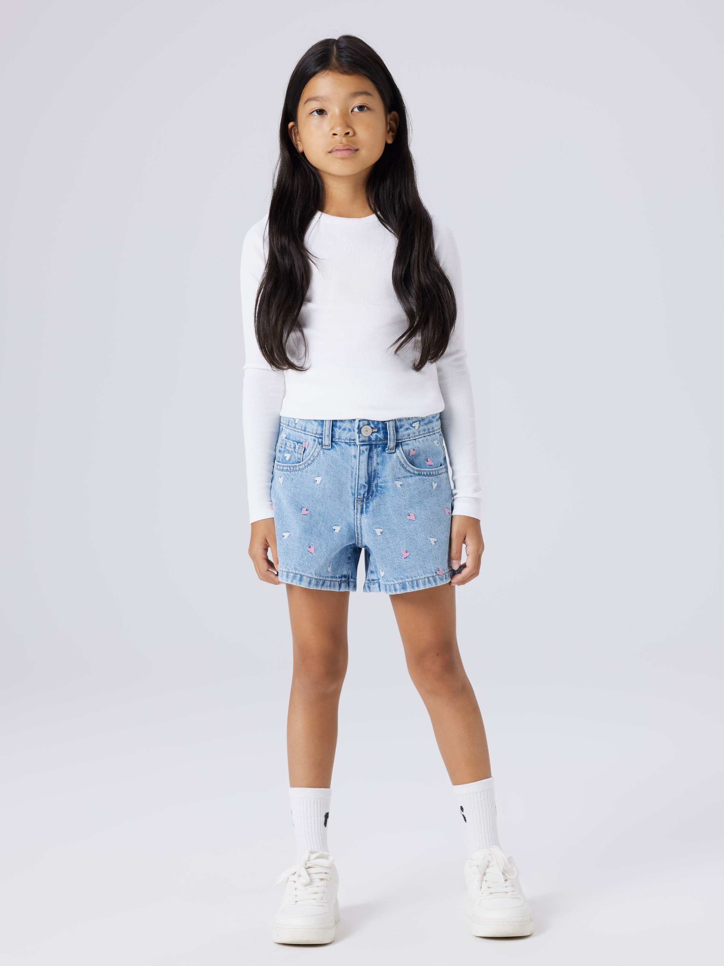 Name It Jeansshorts »NKFBELLA REG DNM SHORTS 3674-BE NOOS« Baumwolle, verstellbarer Bund, bestickte Details