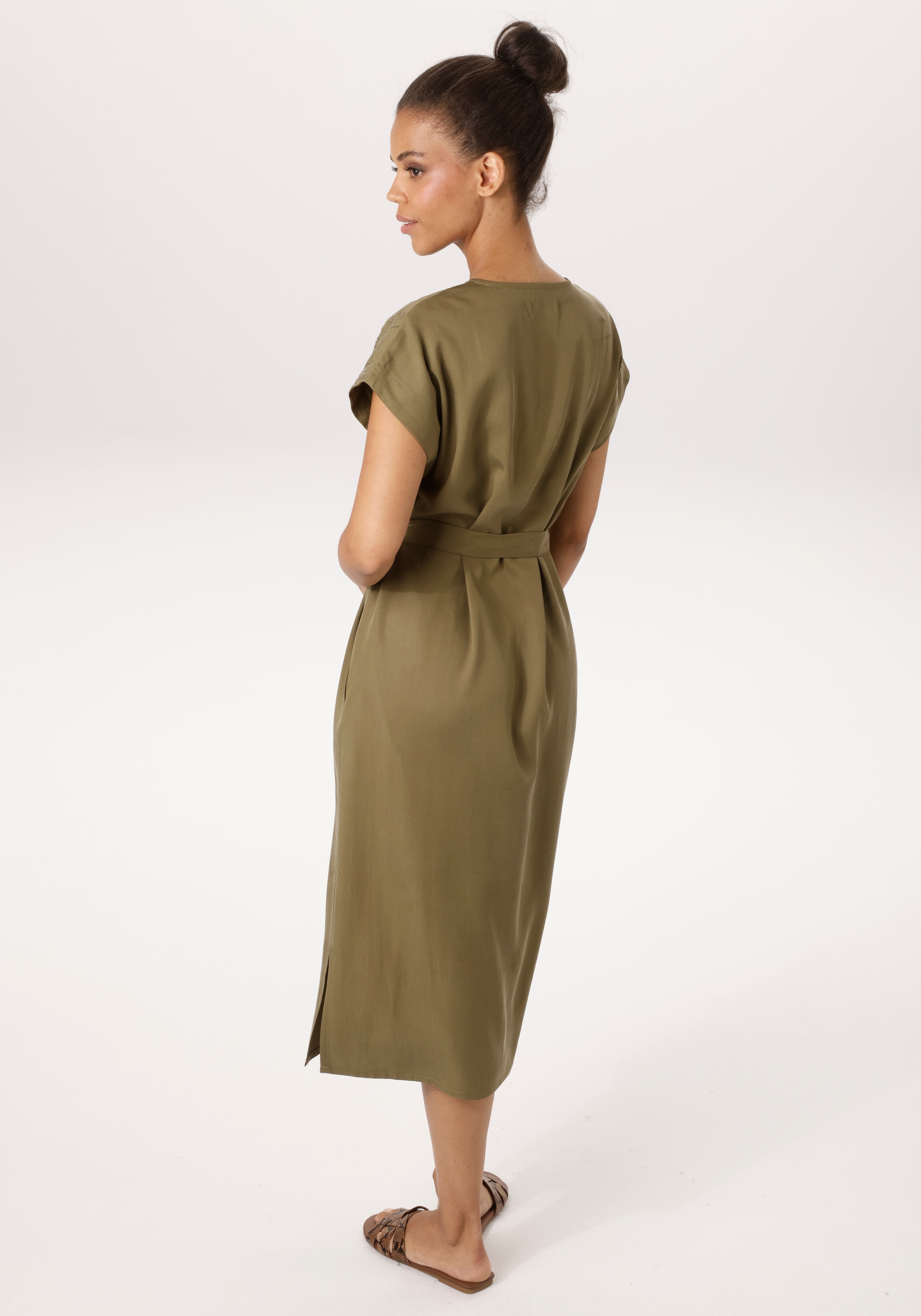 Aniston CASUAL Tunikakleid mit abnehmbaren Bindegürtel,  Eingrifftaschen mit aufwändig besticktem Vorderteil - NEUE KOLLEKTION