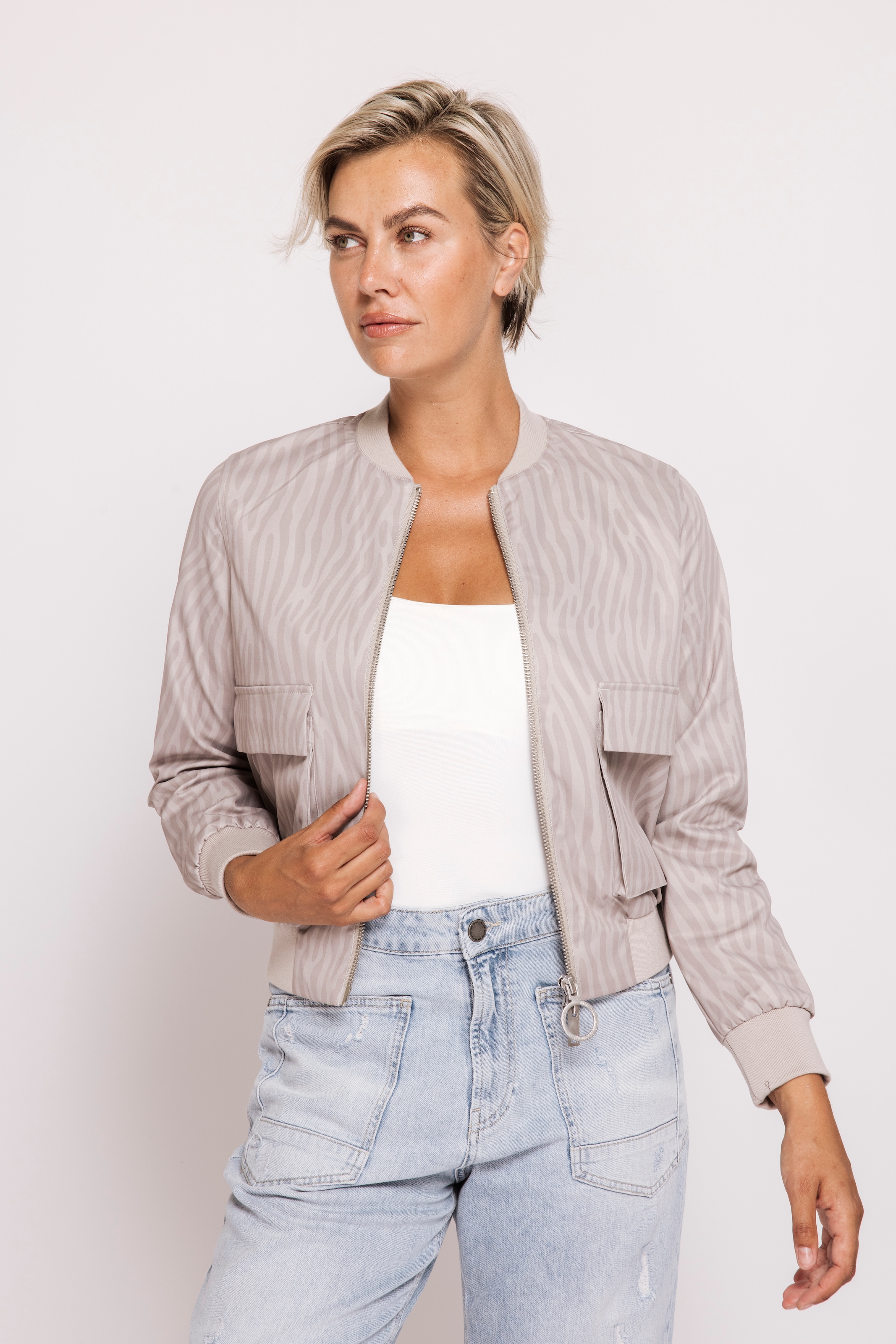 Zhrill Jeansblazer »ZHJULIE Animal Print« aus Kunstfaser, normale Passform, mit Klappentaschen