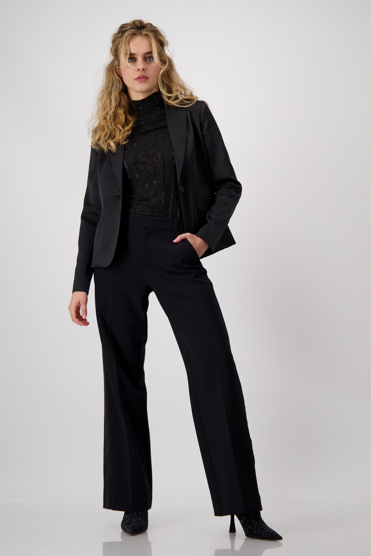 Monari Blazer court mit aufgesetzten Pattentaschen