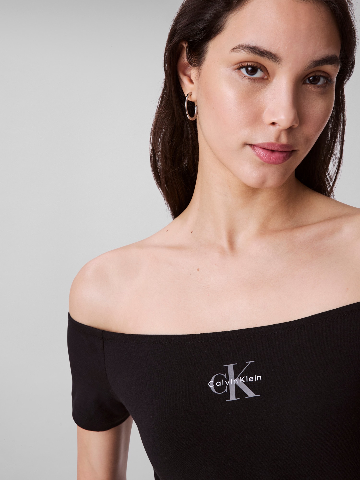 Calvin Klein Jeans Blusentop »MNGRM OFF SHLDR STRT« Mit tiefem Rundhalsausschnitt