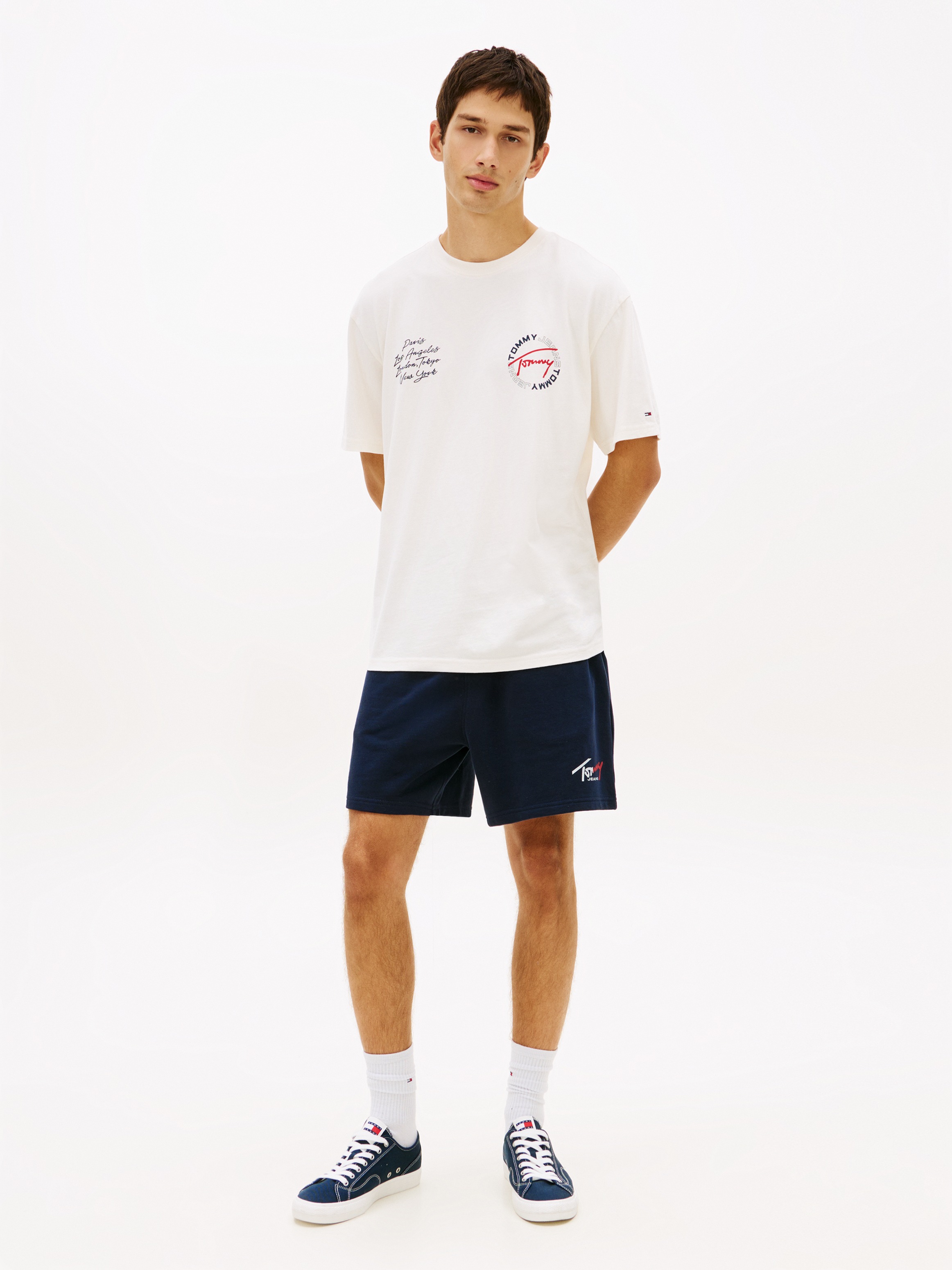 Tommy Jeans T-Shirt »TJM RELAXED SIGN CIRCLE« mit Markenprint, Rundhals