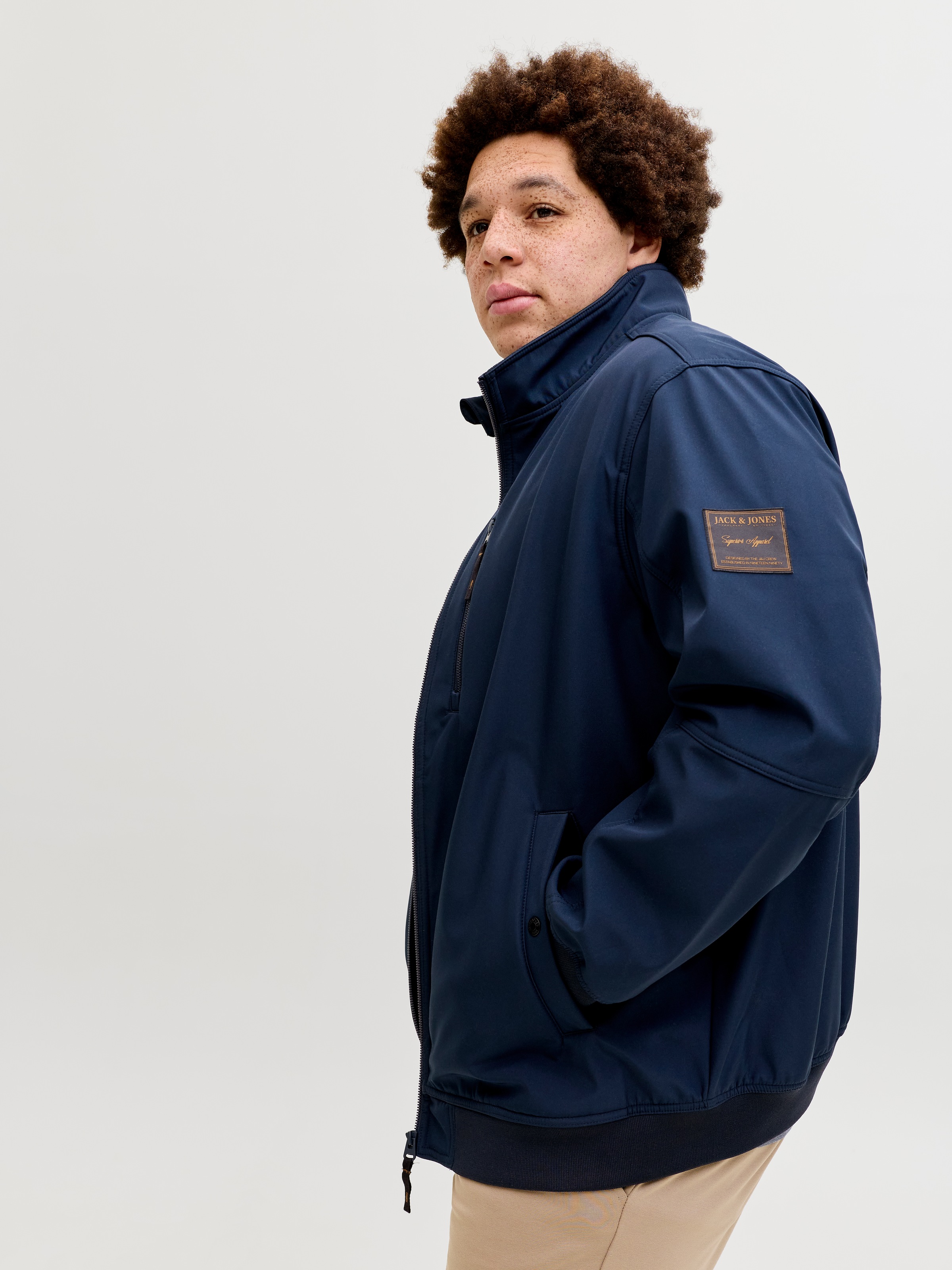 Jack & Jones PlusSize Veste softshell »JJEPARKER SOFTSHELL COLLAR BOMBER SN PLS« Veste softshell en polyester, taille Plus, avec col montant