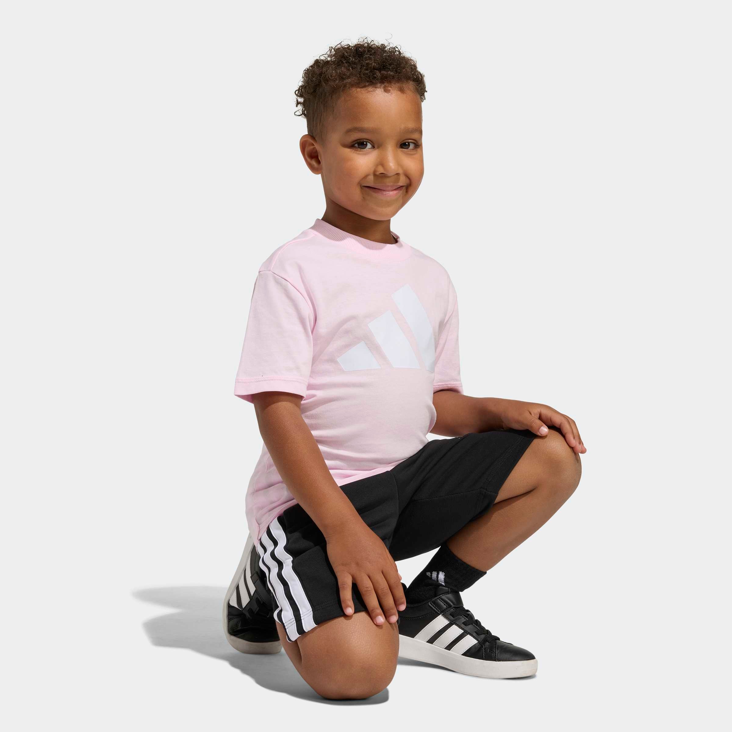 adidas Sportswear T-shirt »ESSENTIALS KIDS« style sportif, manches courtes, en coton