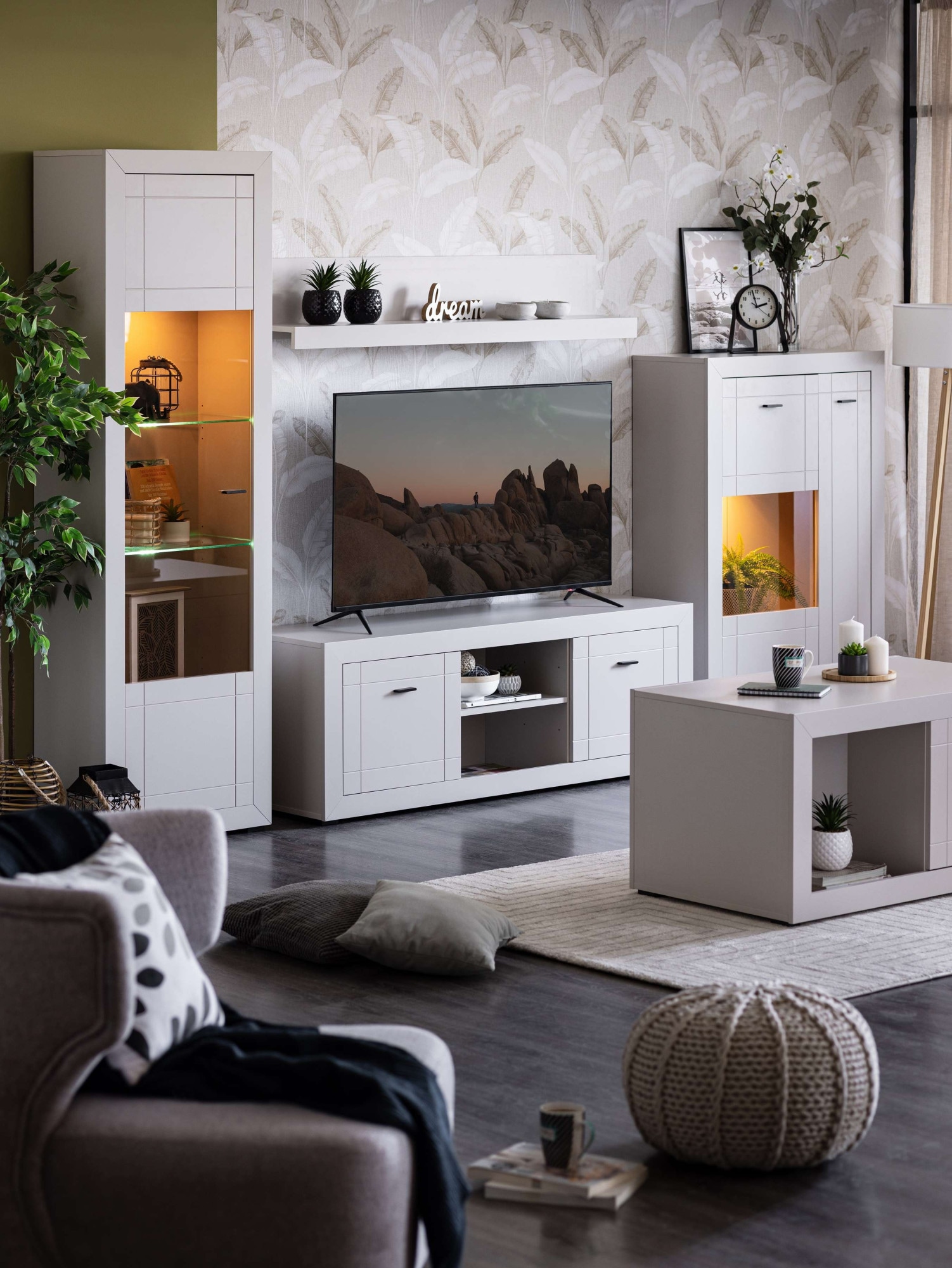 Home affaire Vitrines »Essex Vitrinenschrank, Glasschrank, Standvitrine, Highboard/Sideboard« Präzise Heissfolienprägung, Metallgriff, Eleganter Glasboden