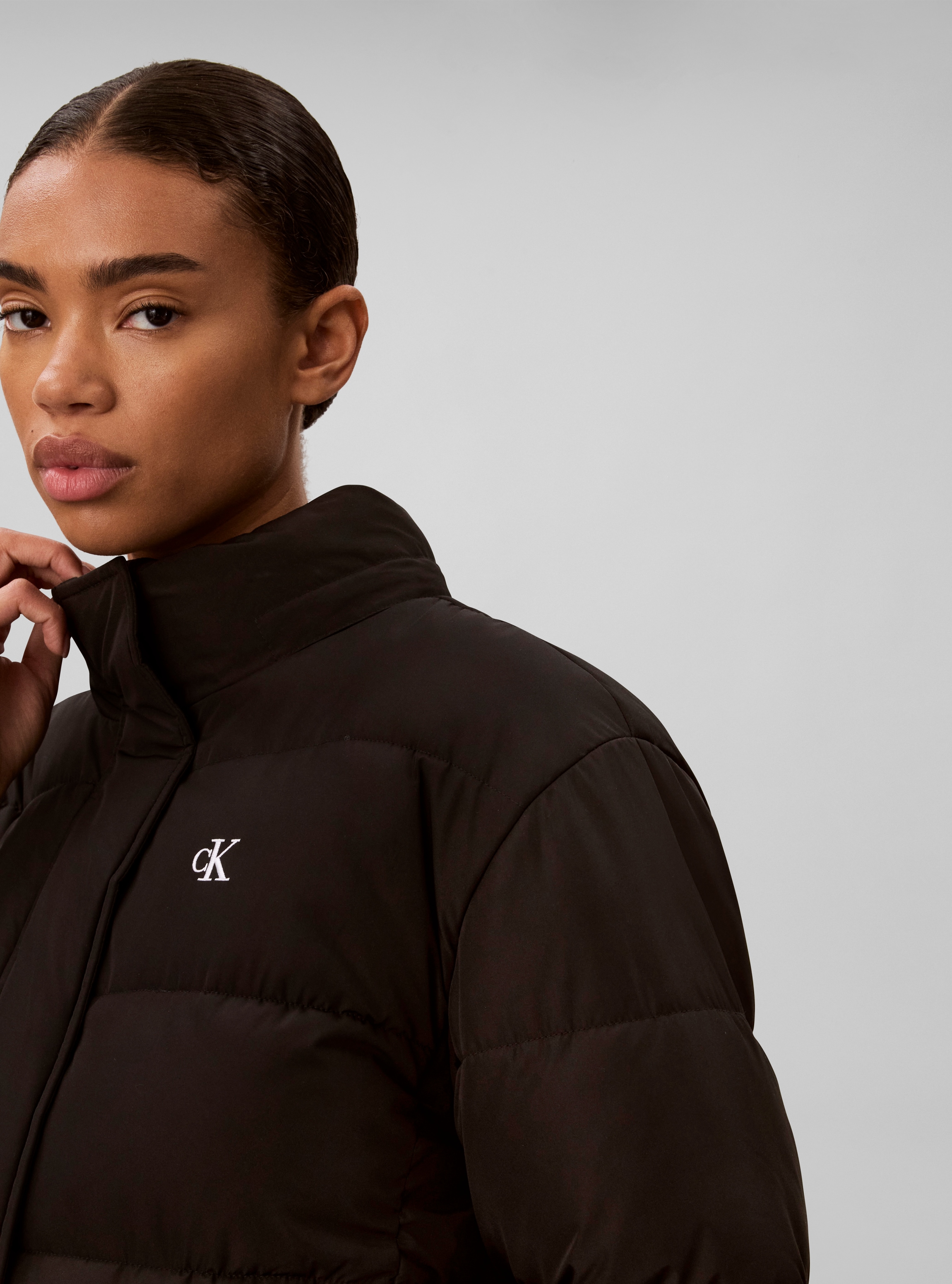 Calvin Klein Jeans Veste matelassée avec capuche capuche amovible, forme courte, fermeture éclair cachée