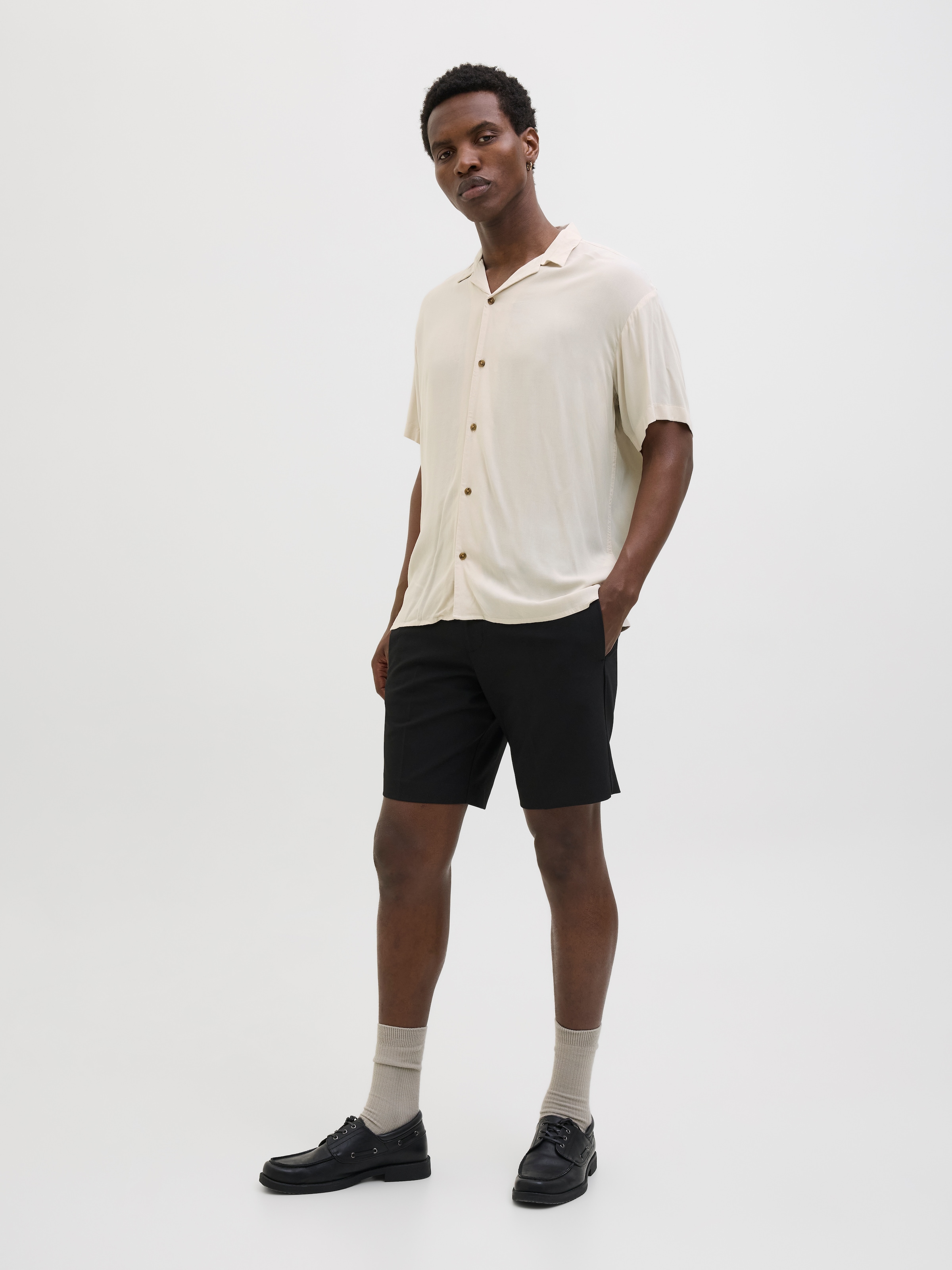 Jack & Jones Kurzarmhemd »JJEJEFF SOLID RESORT SHIRT S/S SN«, mit Resort Kragen
