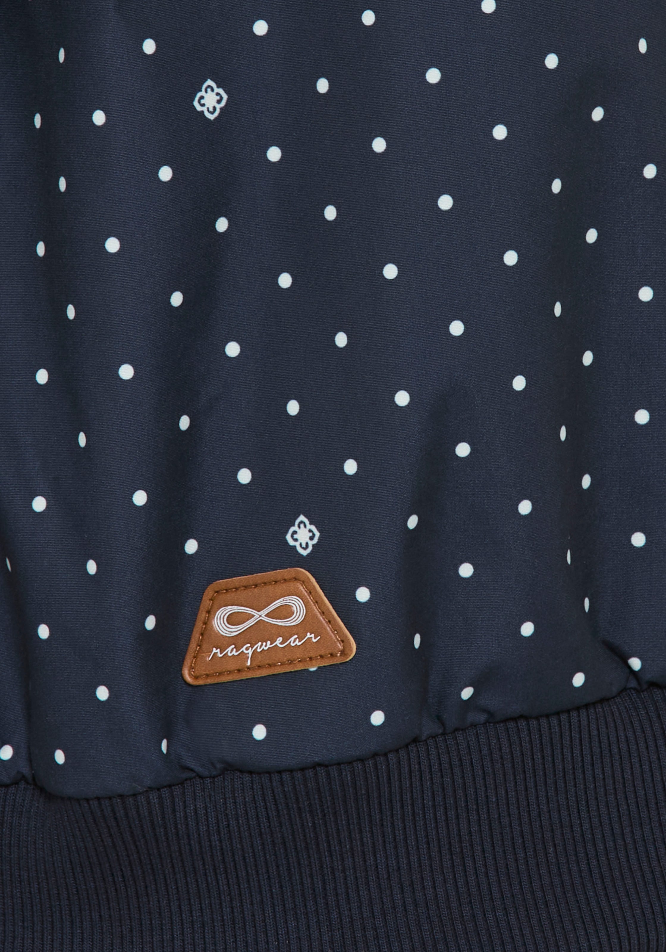 Ragwear Outdoorjacke »NUGGIE DOTS O« mit Kapuze aus Polyester, hüftlange Passform, hochschliessender Kragen