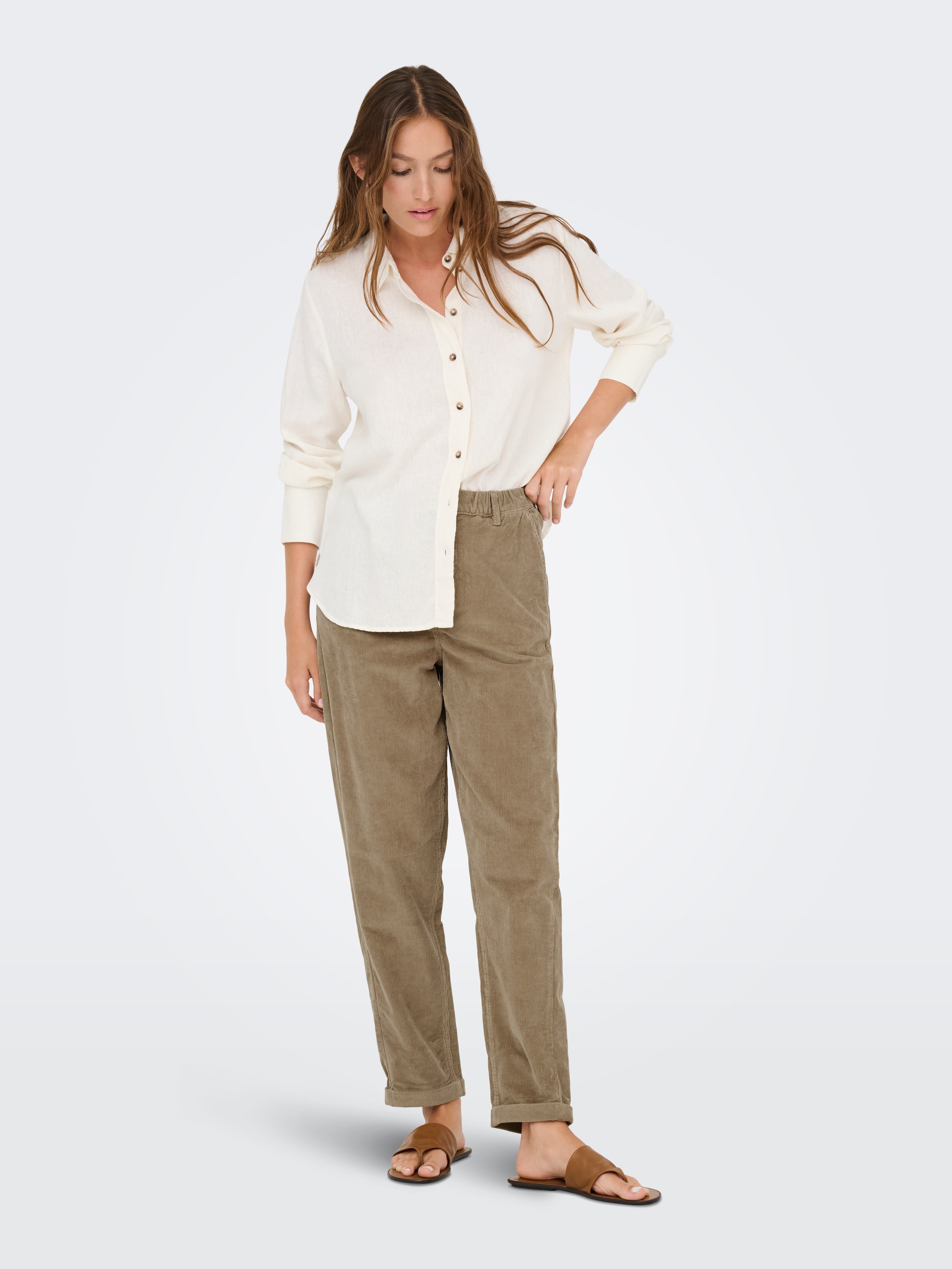 ONLY Pantalon en velours côtelé »ONLFLORA MW ELA CORD CAROT PANT PNT NOOS«  Mélange de coton, velours côtelé, coupe carotte