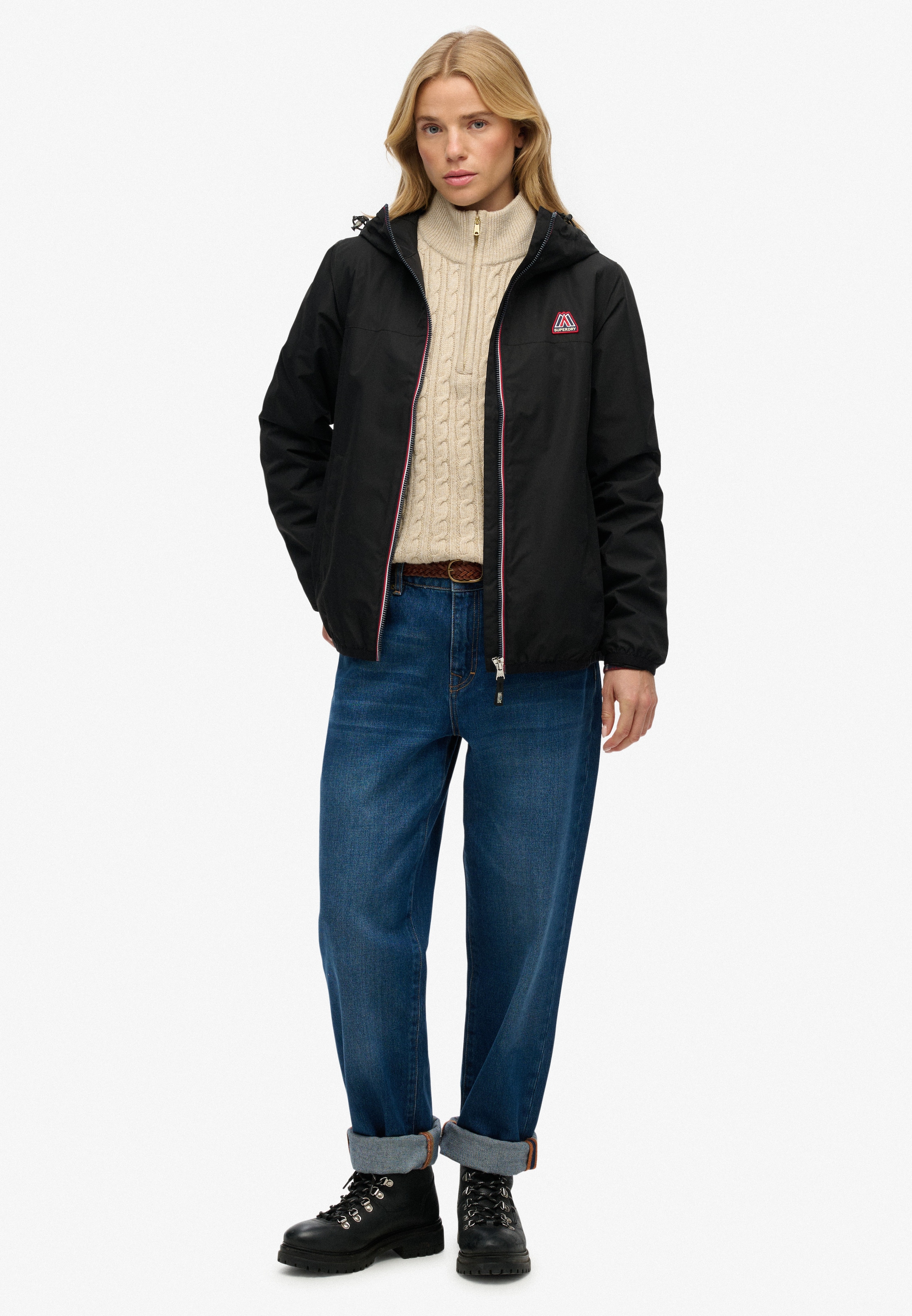 Superdry Outdoorjacke »ESSENTIAL TRI WINDBREAKER JKT« mit Kapuze Loose Fit, mit hochschliessendem Kragen, aus Polyester