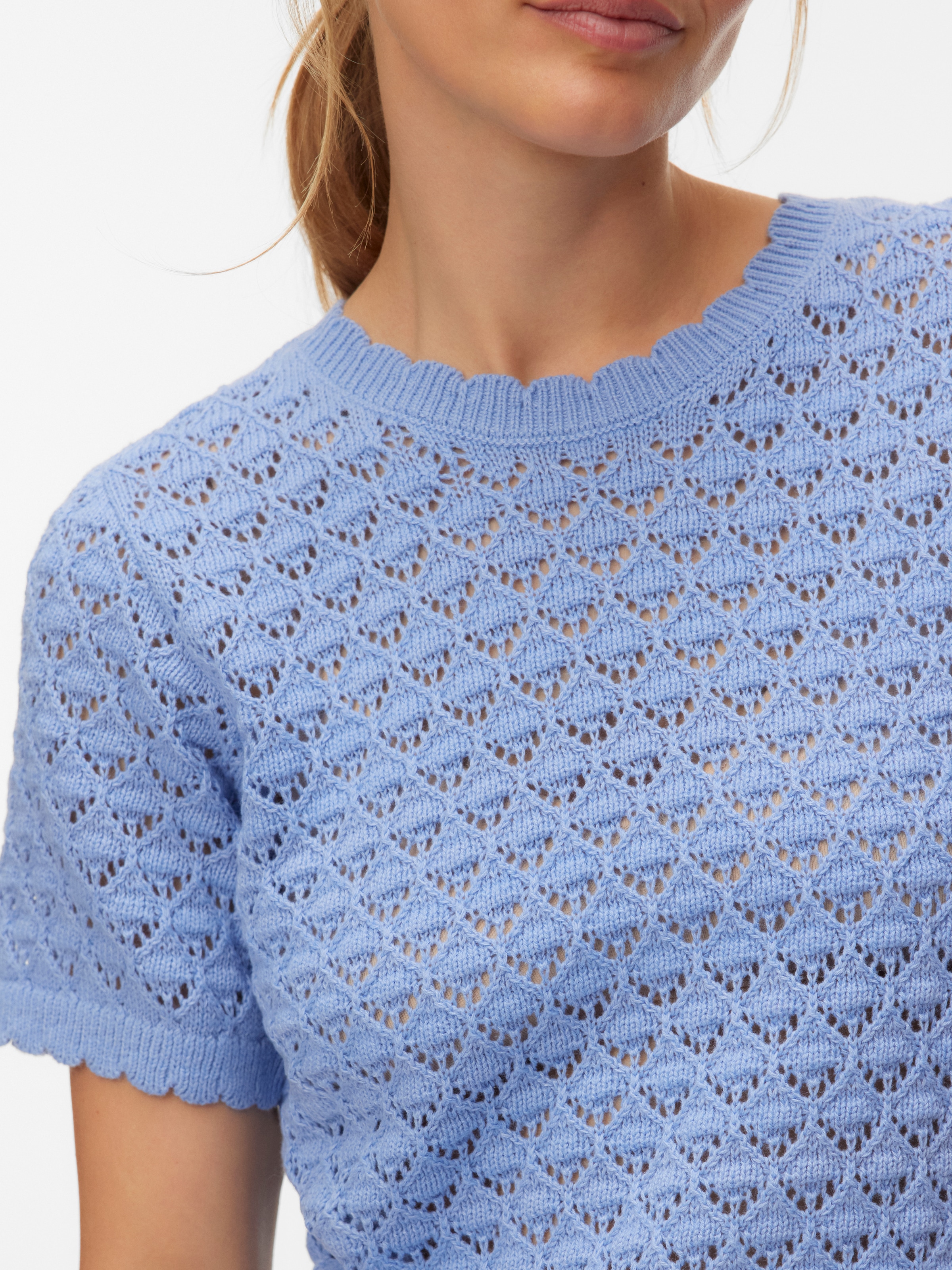 Vero Moda Top en tricot »VMJAQUELINE SS O-NECK TOP BOO« mit zartem Muster