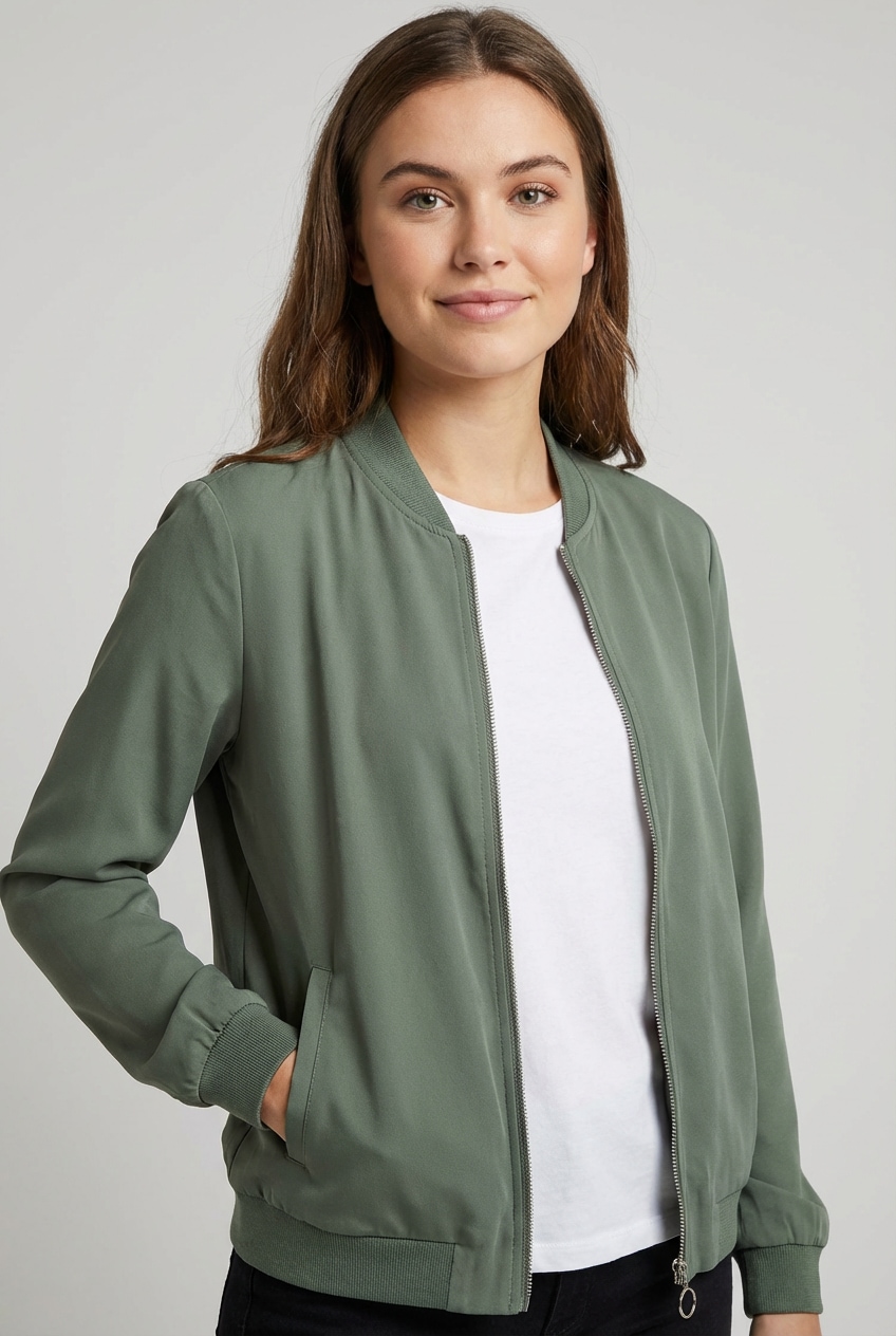 Vero Moda Veste courte »VMCONNY, leichte Jacke für den Übergang« seitliche Eingrifftaschen, Rippbündchen