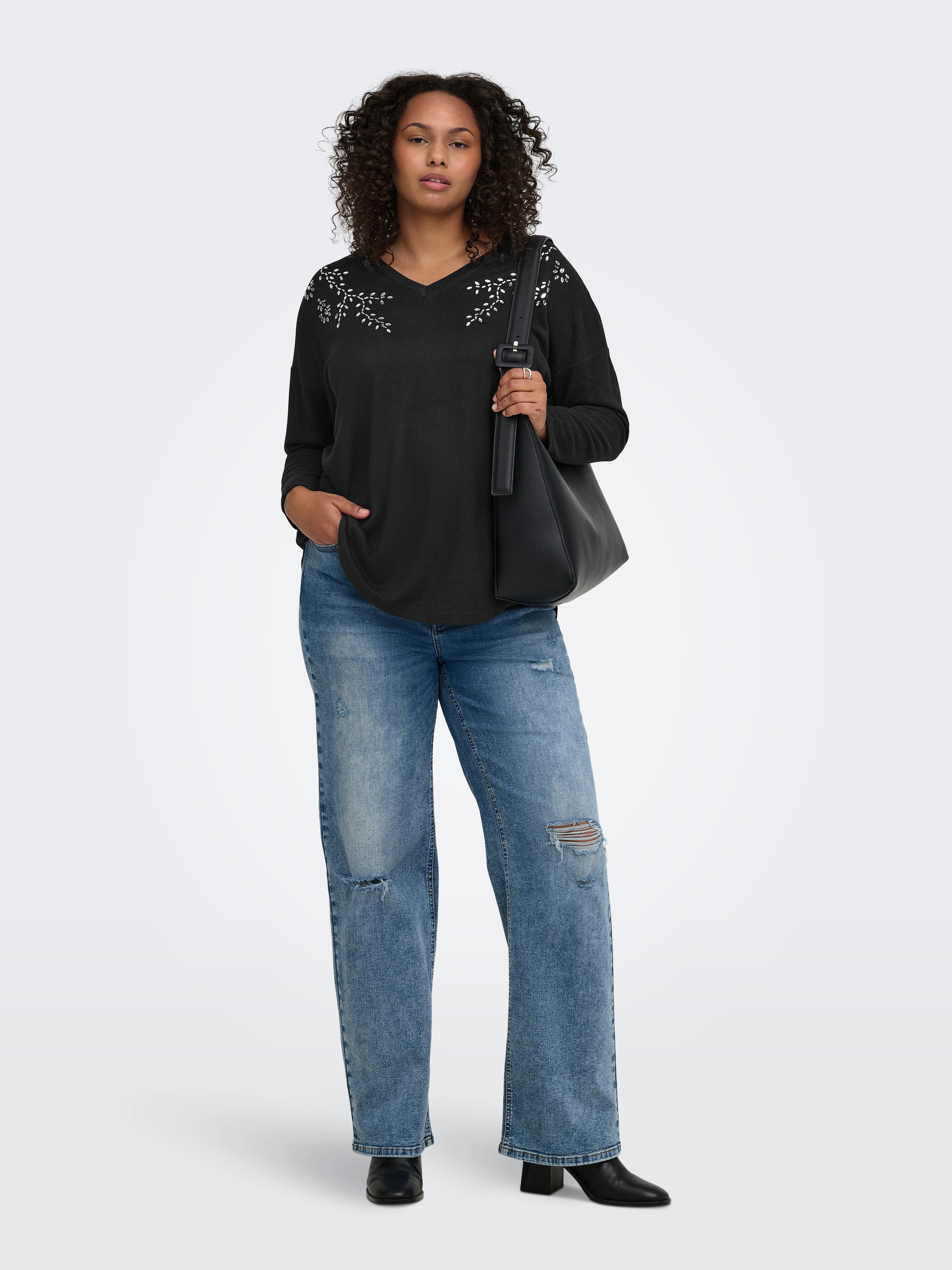 ONLY CARMAKOMA T-shirt en V »CARALBA L/S V-NECK DECO TOP JRS BF« fibre synthétique, coupe régulière