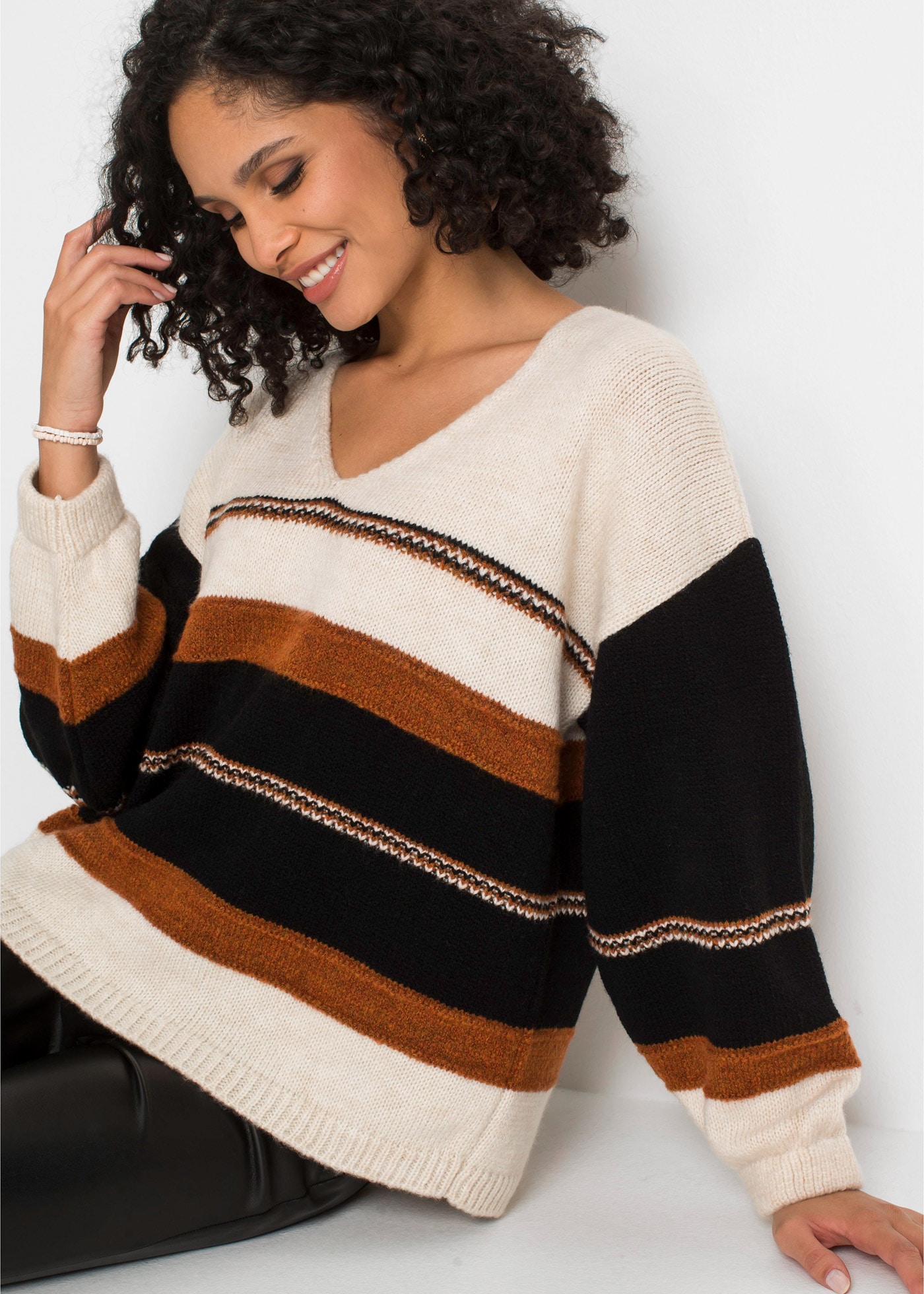 bonprix Pull col V aus weichem Materialmix, mit V-Ausschnitt, lässig geschnitten