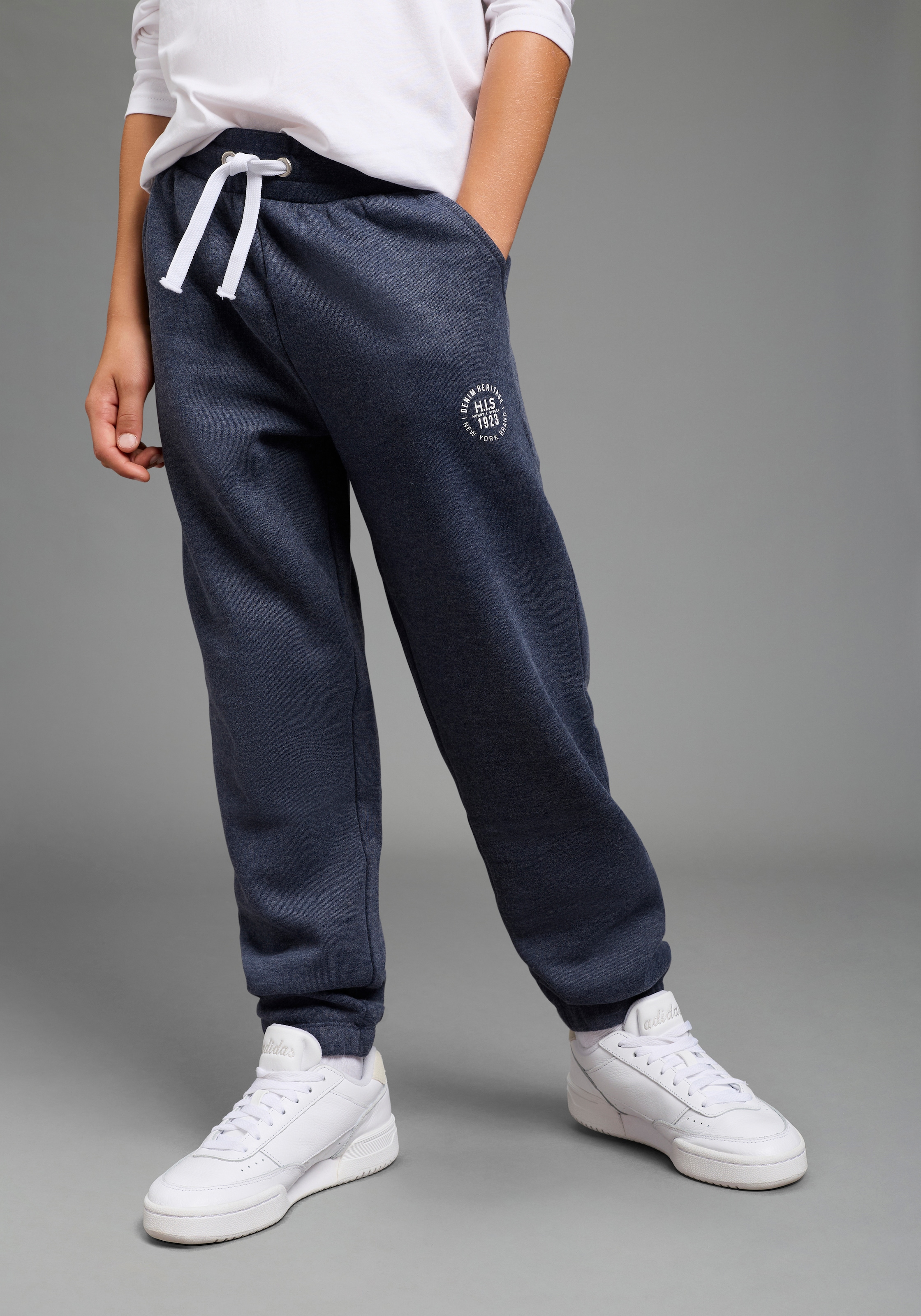 H.I.S Sweathose »Basic Sweatshose, Jogginghose für Jungen«  Für TEENS. Sweathose mit kleinem Badge