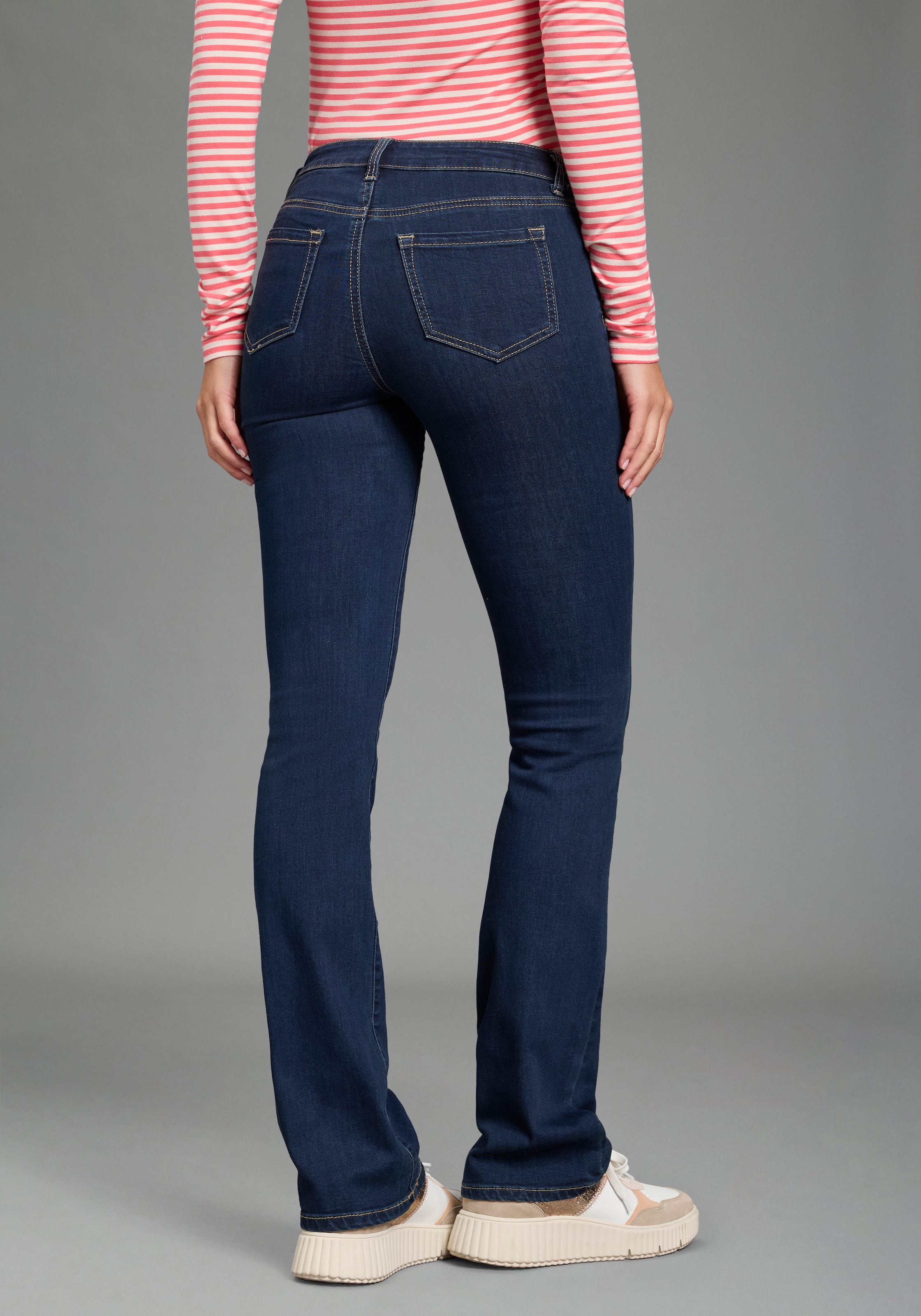 Arizona Bootcut-Jeans »Ultra-Stretch« normale Passform,  Baby-Bootcut,  Used-Look-Waschung