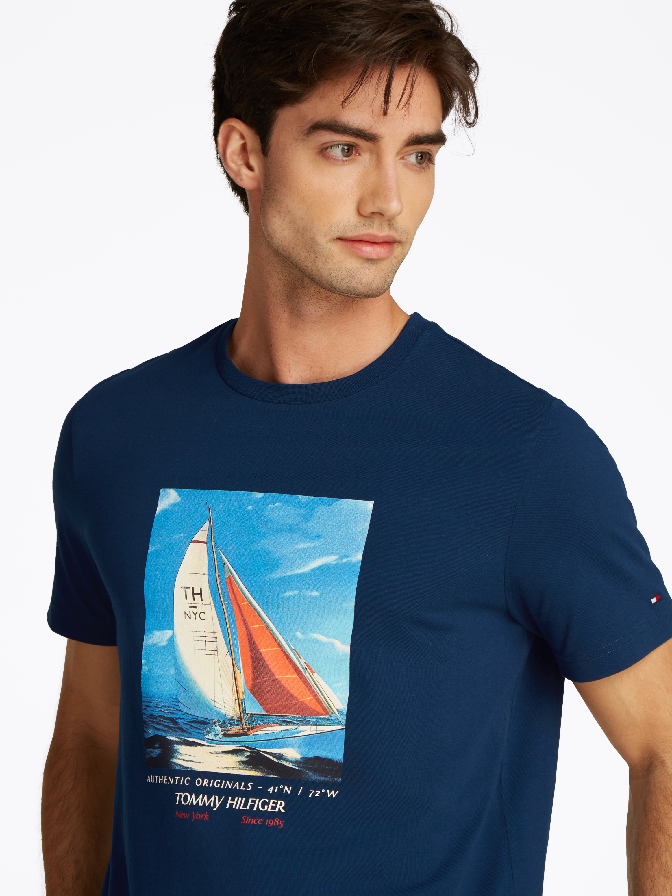 Tommy Hilfiger T-Shirt »HILFIGER COLOR PHOTO PRINT TEE« mit modischem Print