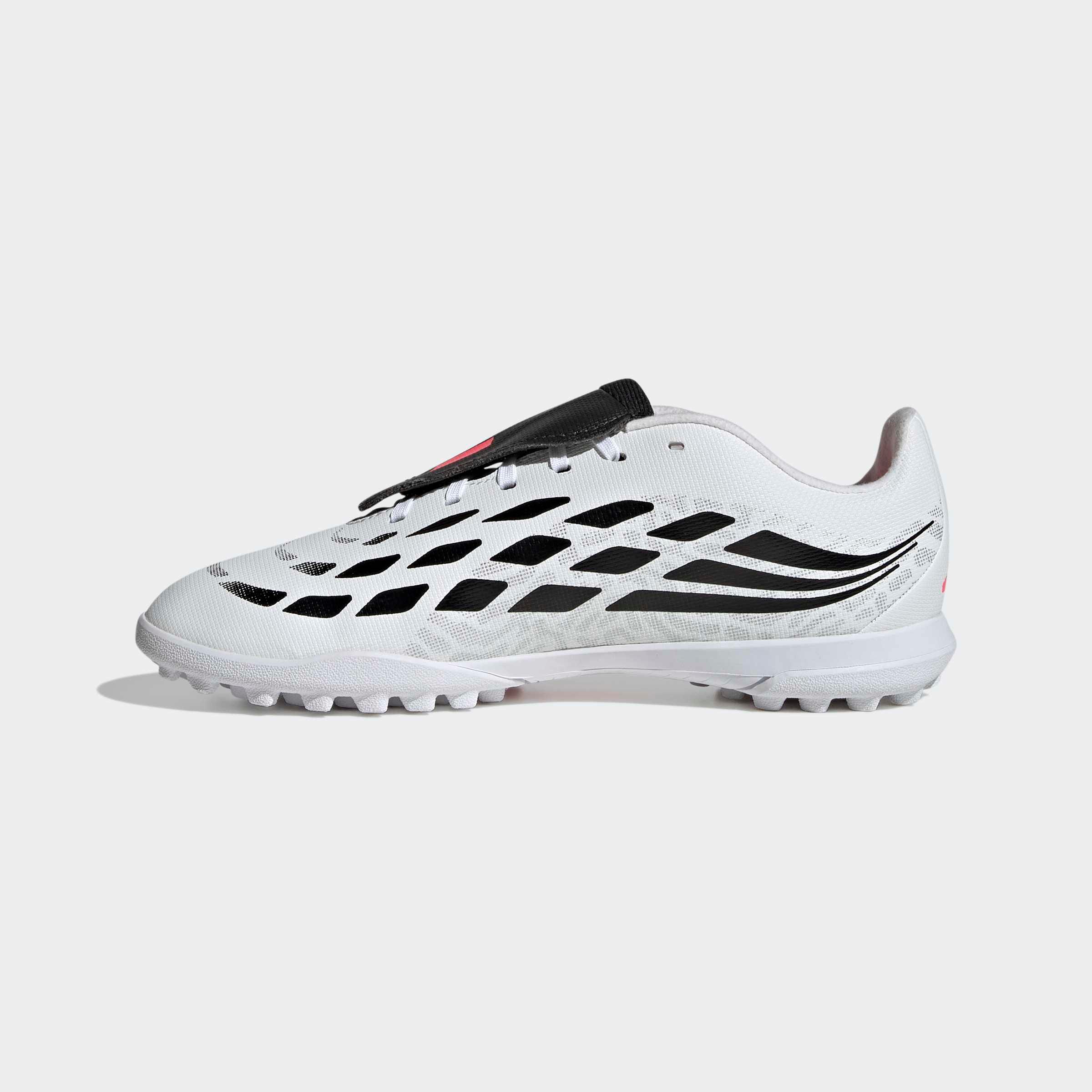 adidas Performance Chaussure de football »PREDATOR CLUB KIDS , HYBRIDRASEN, UMSCHLAGBARE ZUNGE«  pour enfants et adolescents