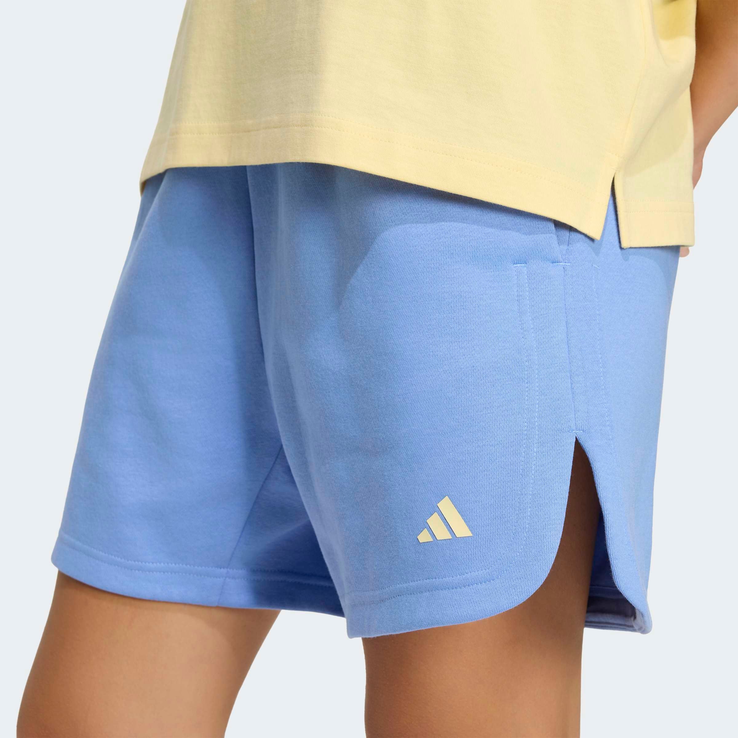 adidas Sportswear Short »3-STREIFEN STUDIO FLEECE, LOCKER GESCHNITTEN«