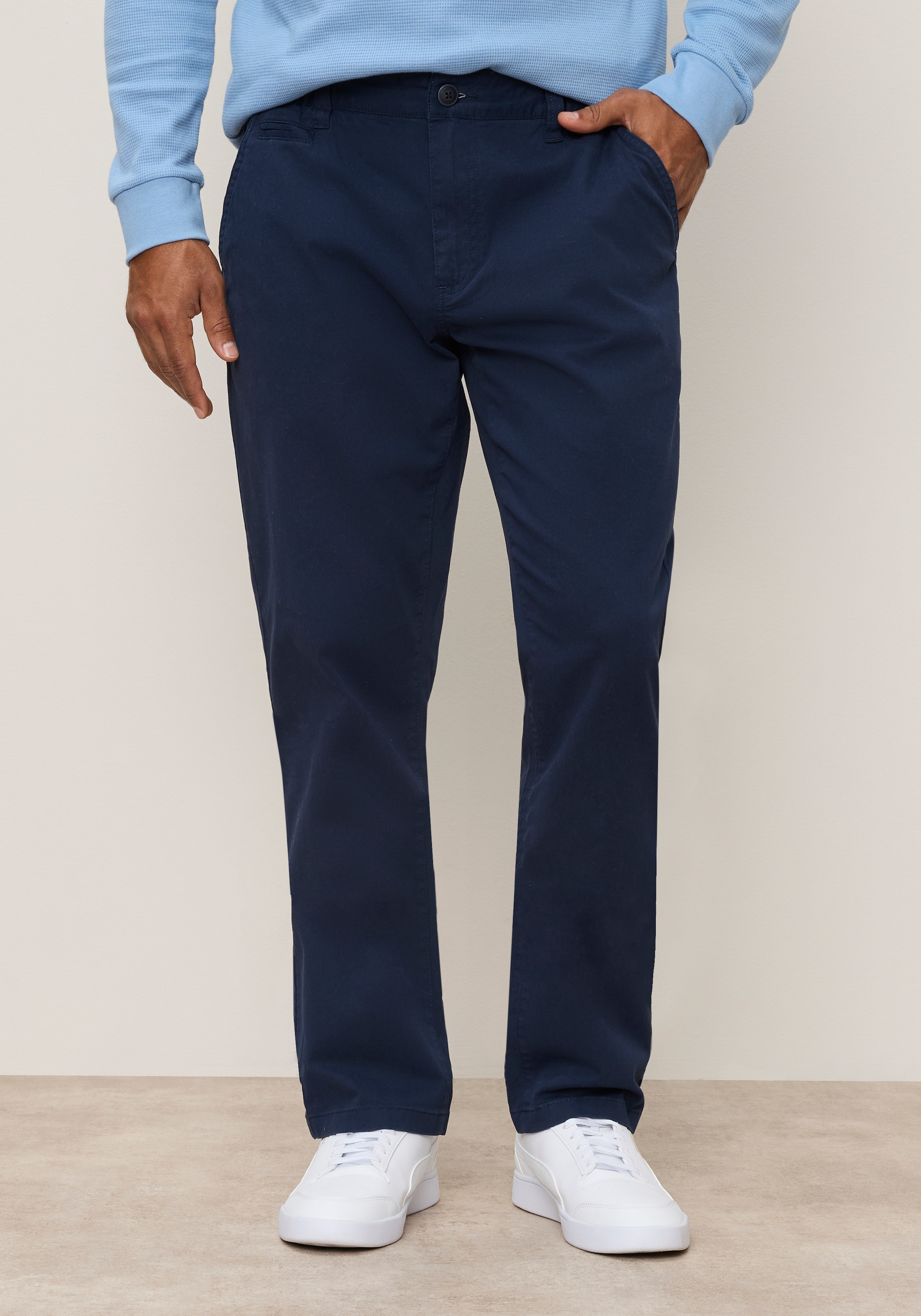 Man's World Chinohose »"Classic Fit" mit verdecktem Dehnbund«  Das Must-have der Saison: Klassische Chino, angesagte Farben
