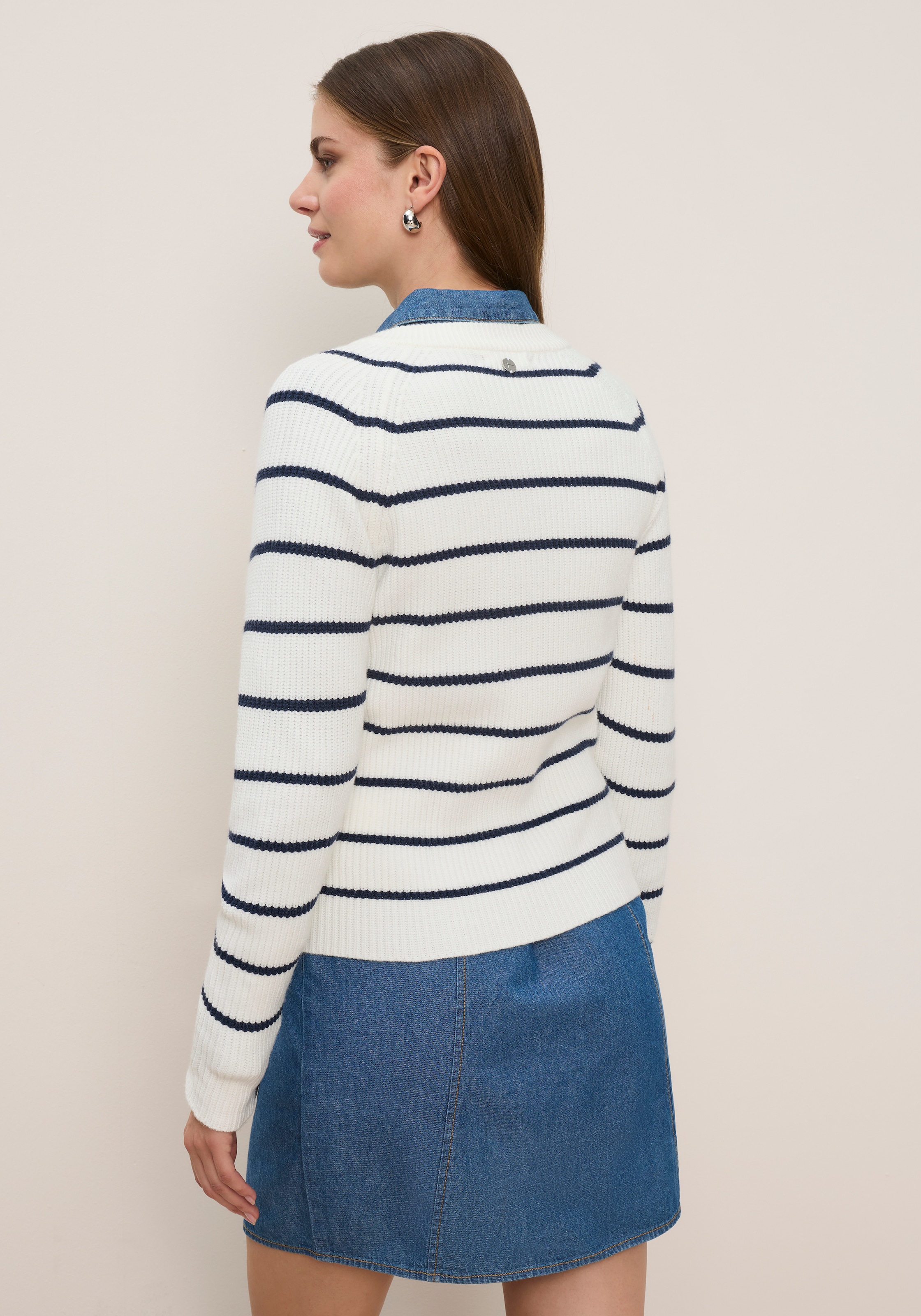 Tamaris Strickjacke »mit Streifen und lässig geschnittener Passform« aus weicher Viskosemischung