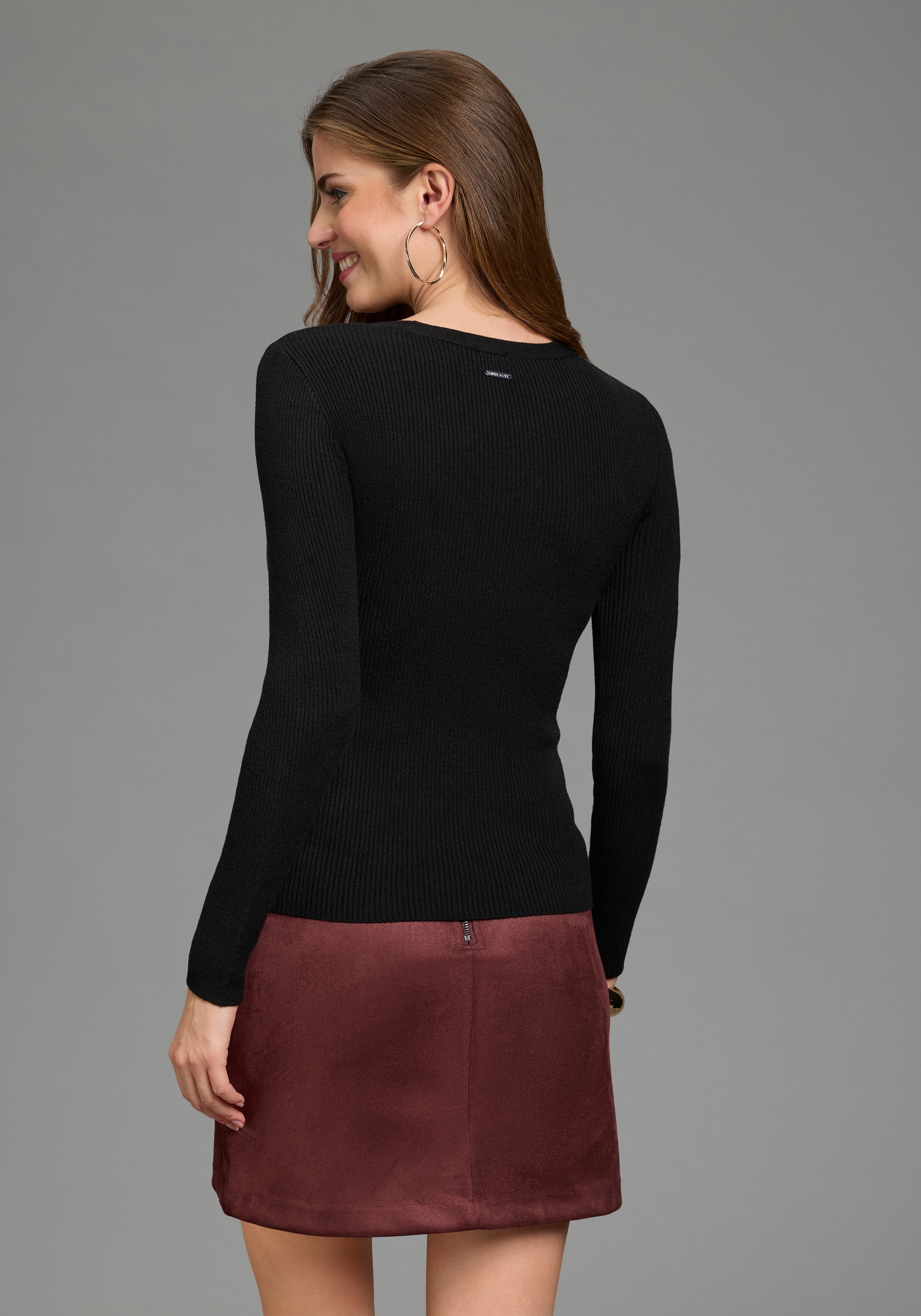 Laura Scott Pull en tricot »figurbetonte Passform, hüftlange Schnittform, aus Rippstrick« avec découpes féminines, en mélange de viscose douce