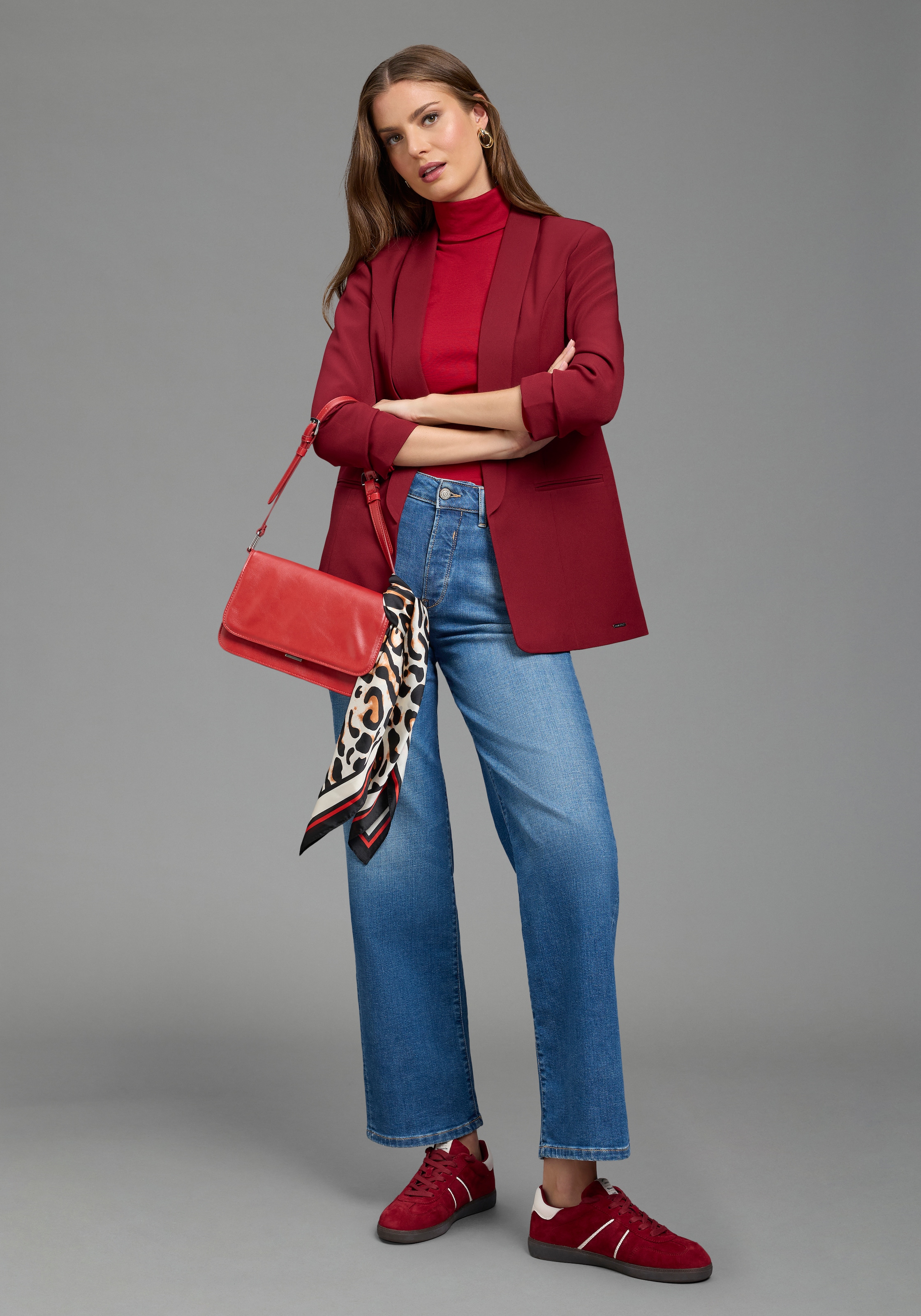 Laura Scott Foulard nicki au look féminin avec léopard et bandes contrastées