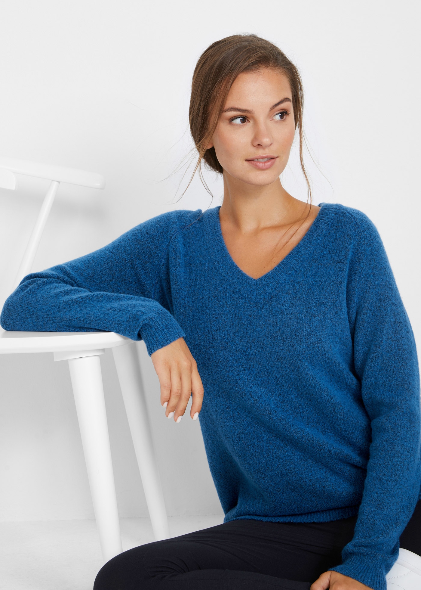 bonprix Strickpullover »Strickpullover mit V-Ausschnitt, Oversized Fit« aus Polyacryl, Polyester und Elasthan, mit Rippbündchen