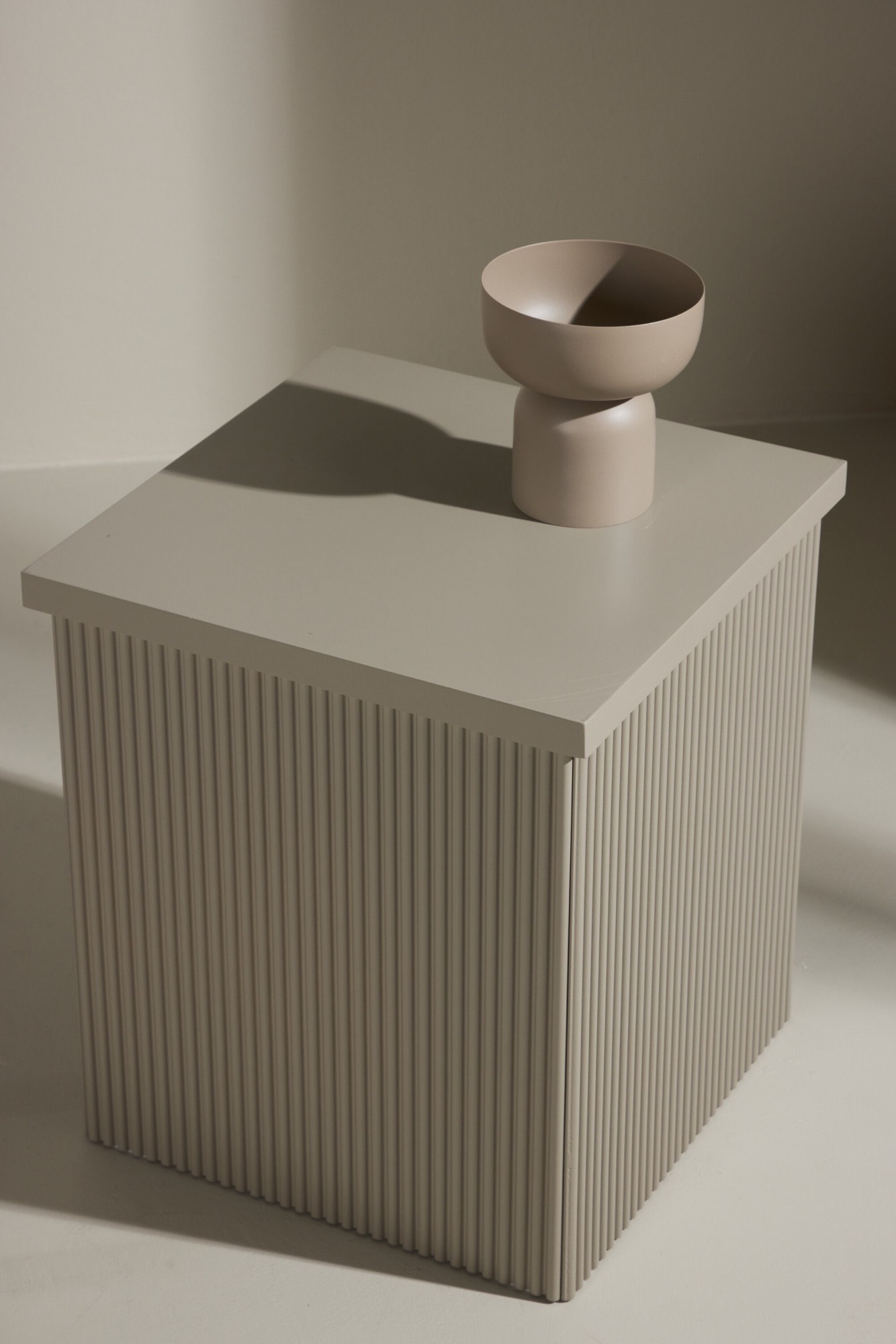 Venture Home Table d'appoint »Lenox, kompakter Beistelltisch in einladendem Beige, 40 × 40 cm« Table d'appoint, MDF, carrée, simple, polyvalente, discrète