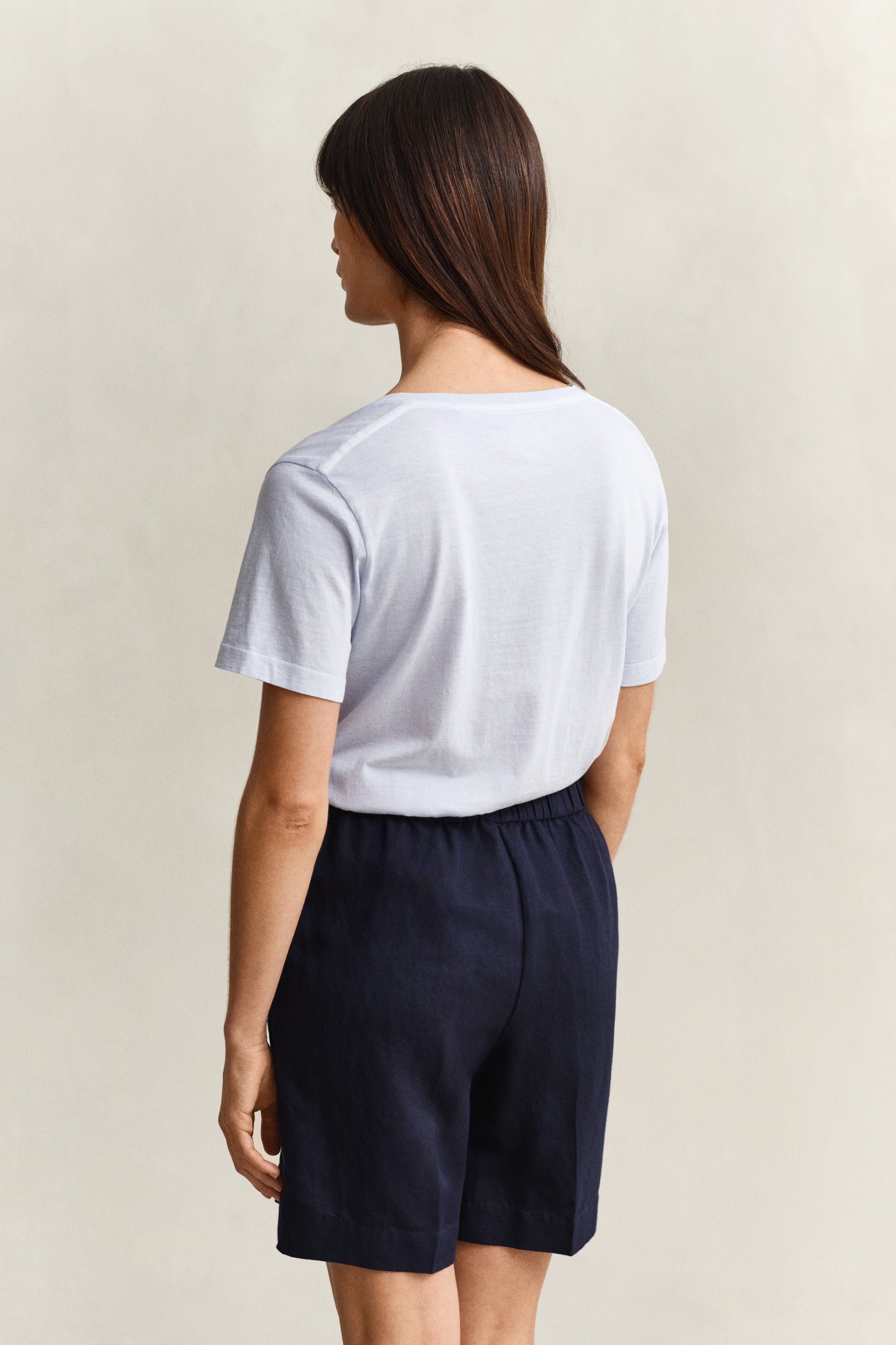 Gant T-shirt »REGULAR WASHED SHIELD V-NECK« coupe régulière avec col en V