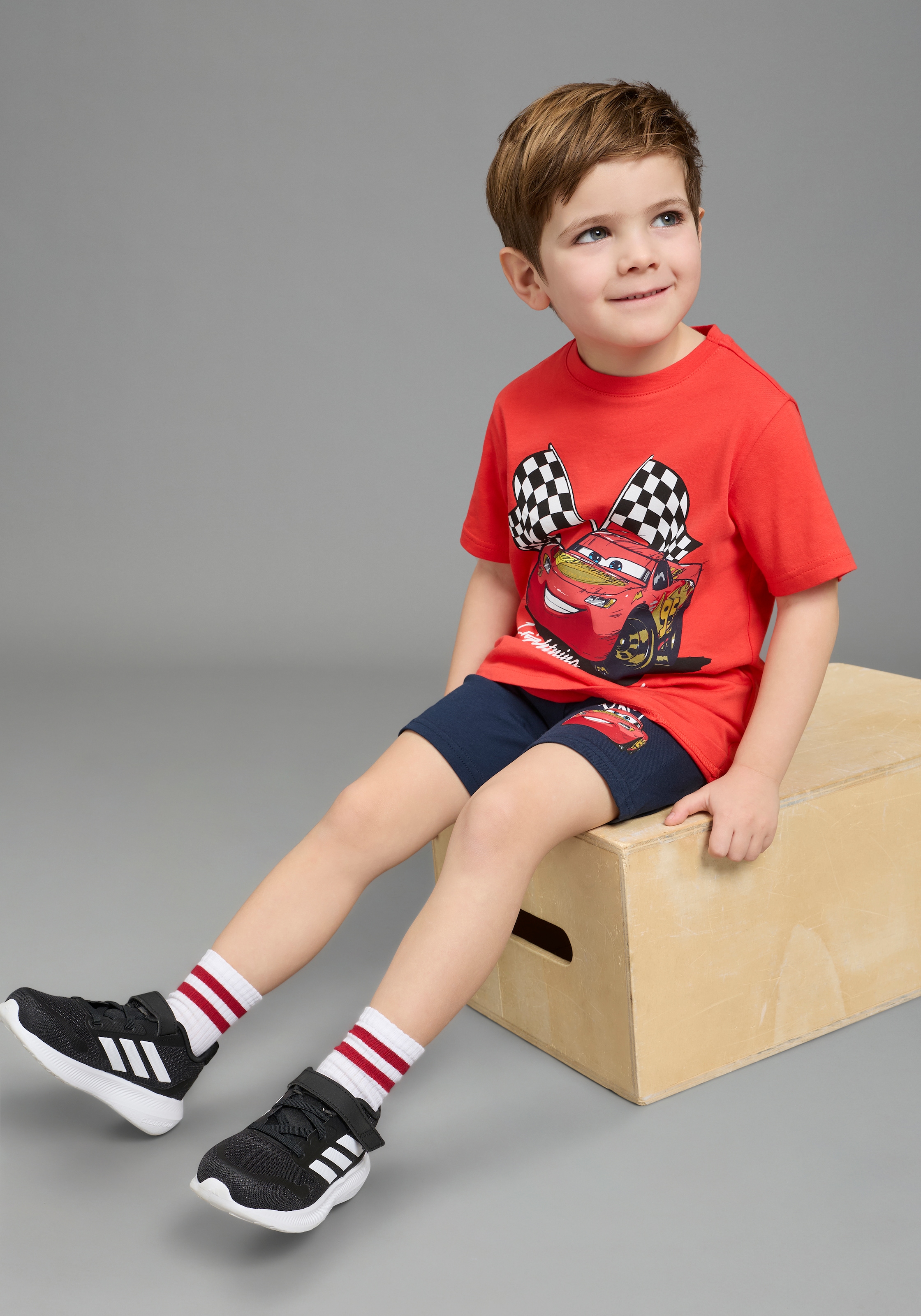 KIDSWORLD Shirt & Shorts »CARS 2tlg. Set T-Shirt+Hose: LIGHTNING MCQUEEN - Disney« Set, 2 tlg. Set, aus Baumwolle. Artikel fällt klein, bitte grösser bestellen