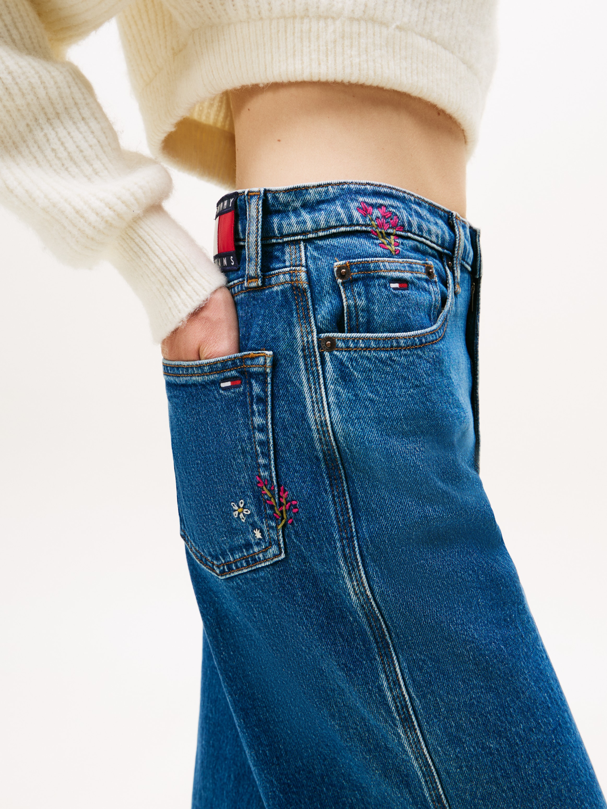 Tommy Jeans Jeans loose fit »CLAIRE HR WD EMBRO  BI4139«