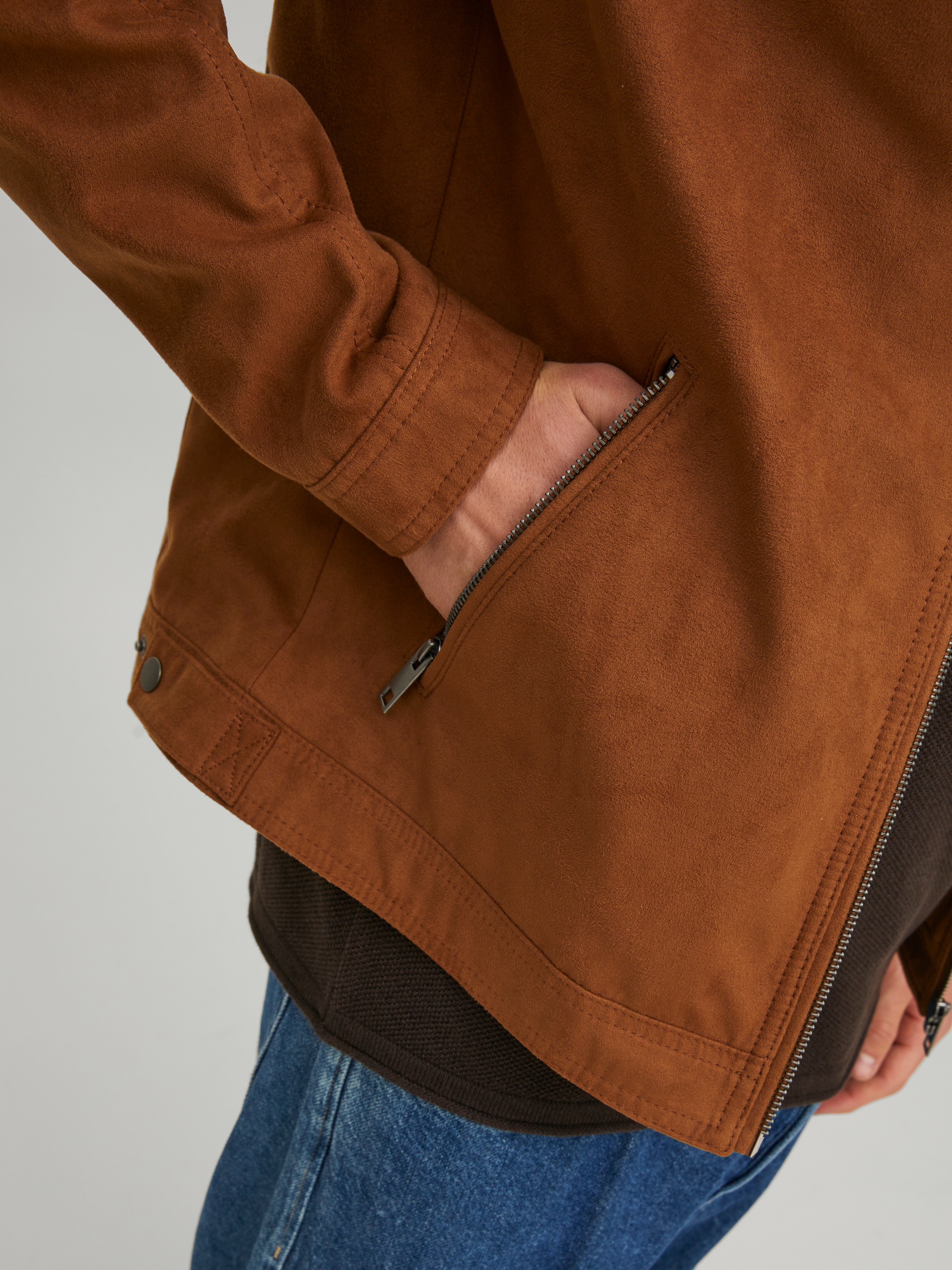Jack & Jones Lederimitatjacke »JJEROCKY in Kunstlederoptik mit Reissverschlusstaschen« ohne Kapuze unifarben, modisch, regular fit, Lederimitat