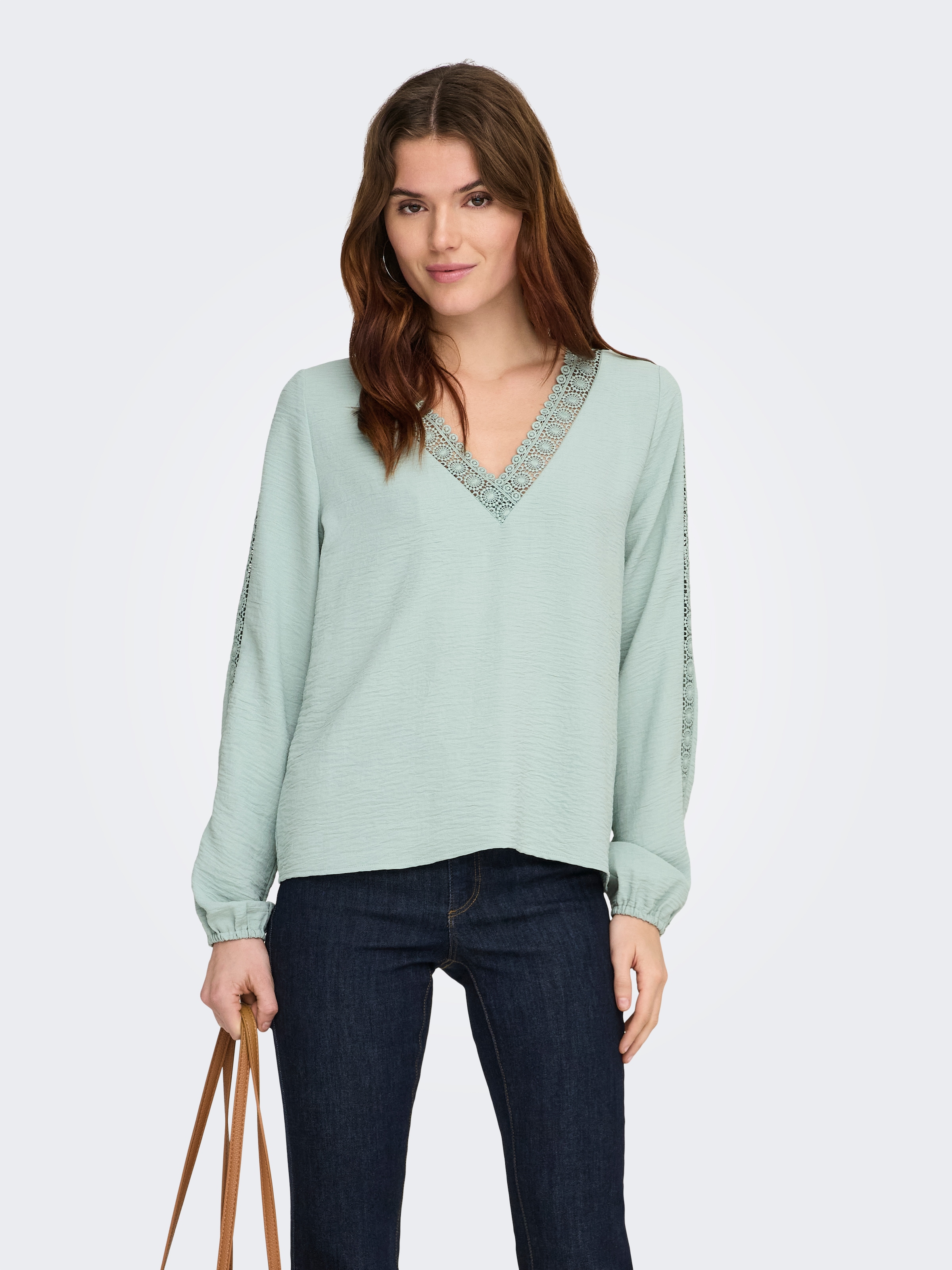 ONLY Blouse à manches longues »ONLGREGOR METTE LS LACE TOP WVN« Kunstfaser, regular fit, V-Ausschnitt, Regular Waist