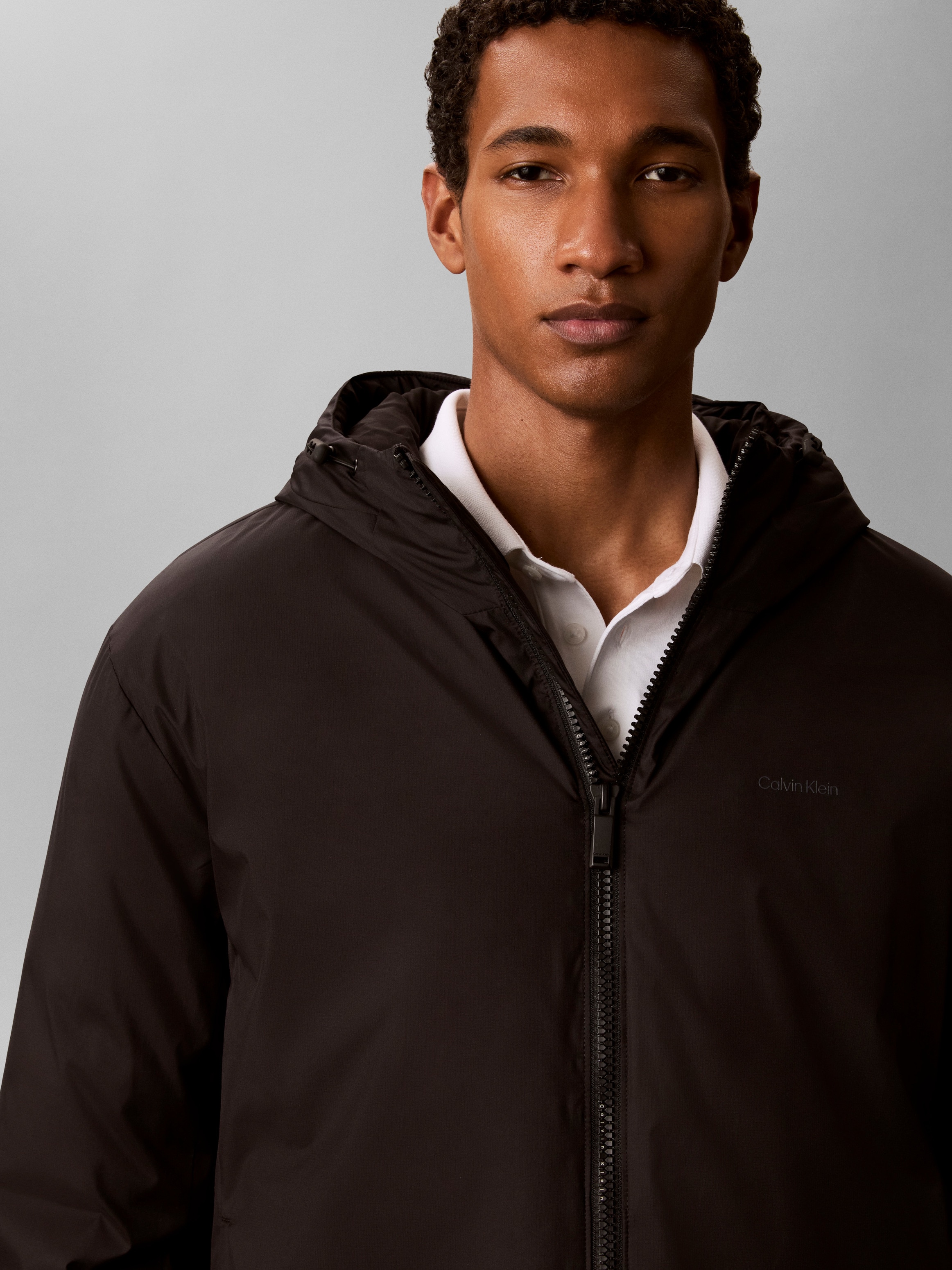 Calvin Klein Jeans Allwetterjacke »RELAXED ULTRA LIGHTWEIGHT RIPSTO« mit Kapuze Regular fit mit Kapuze