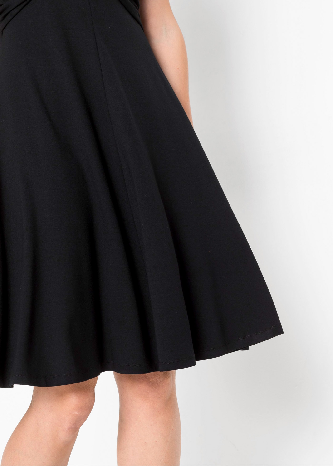 bonprix Robe en jersey für warme Tage, aus Viskose und Elasthan, ausgestellte Passform