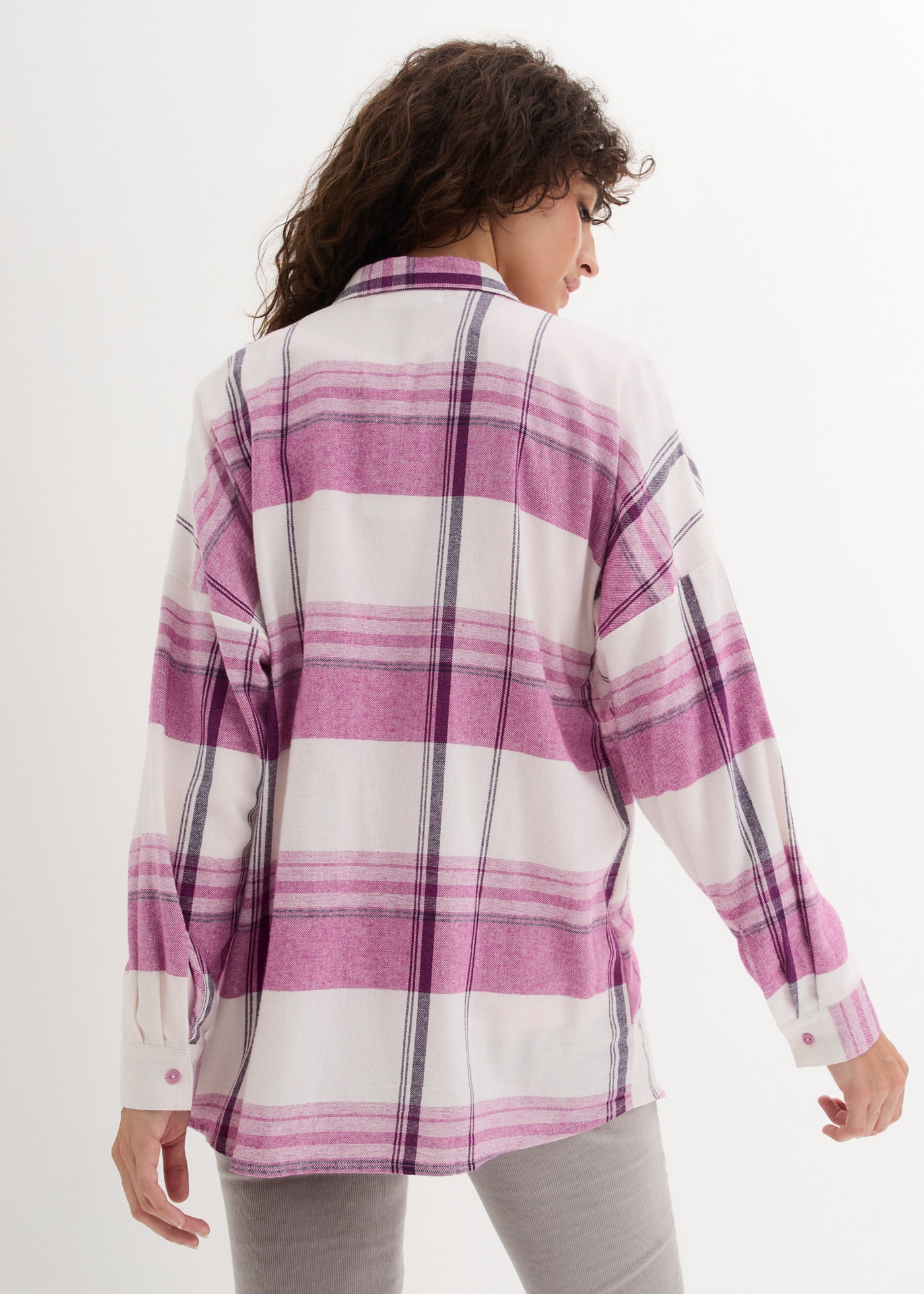 bonprix Chemise en flanelle Oversize-Passform, aus Baumwolle, kariertes Design, Haifischkragen