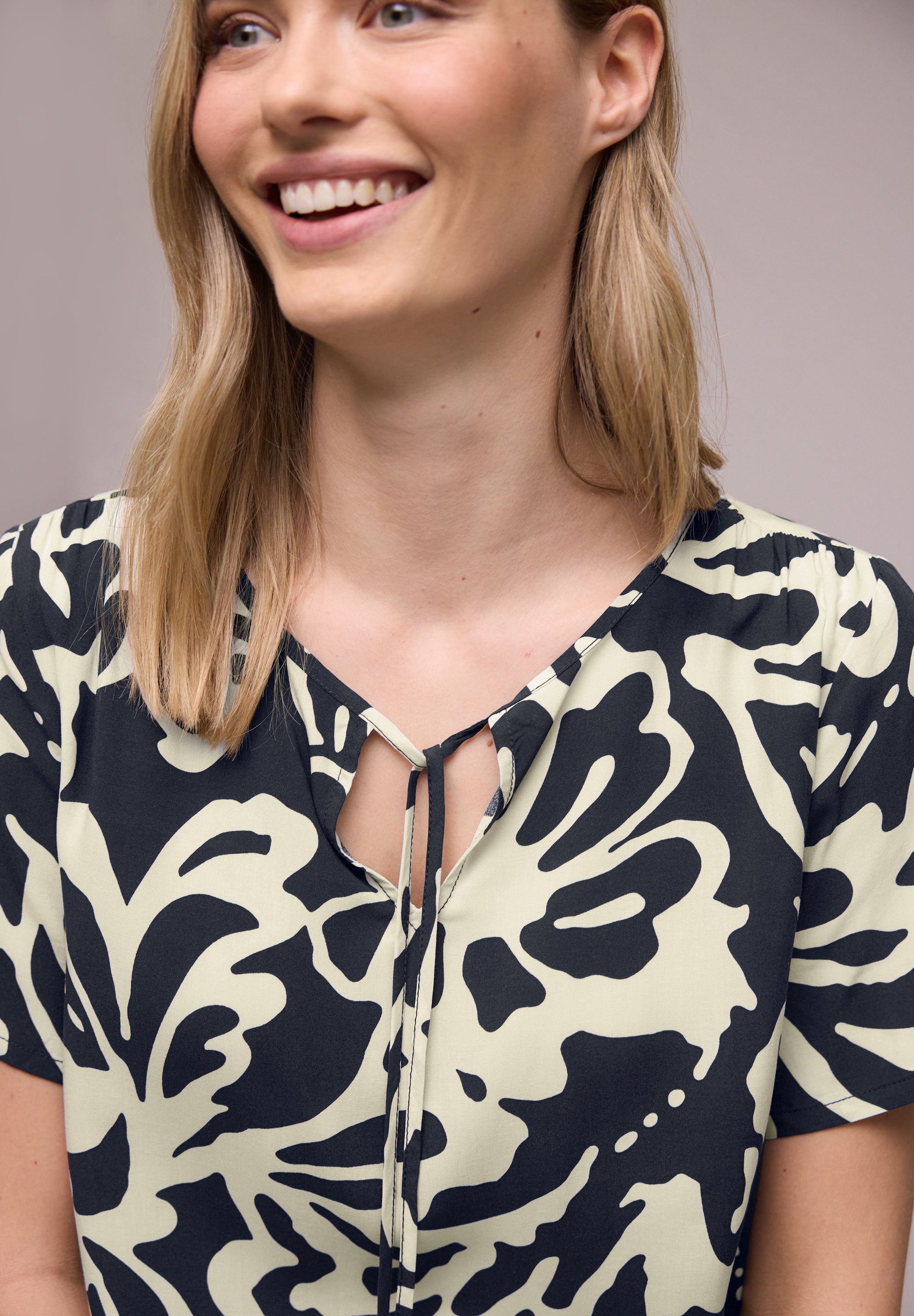 STREET ONE Blouse à manches courtes mit floralem Muster