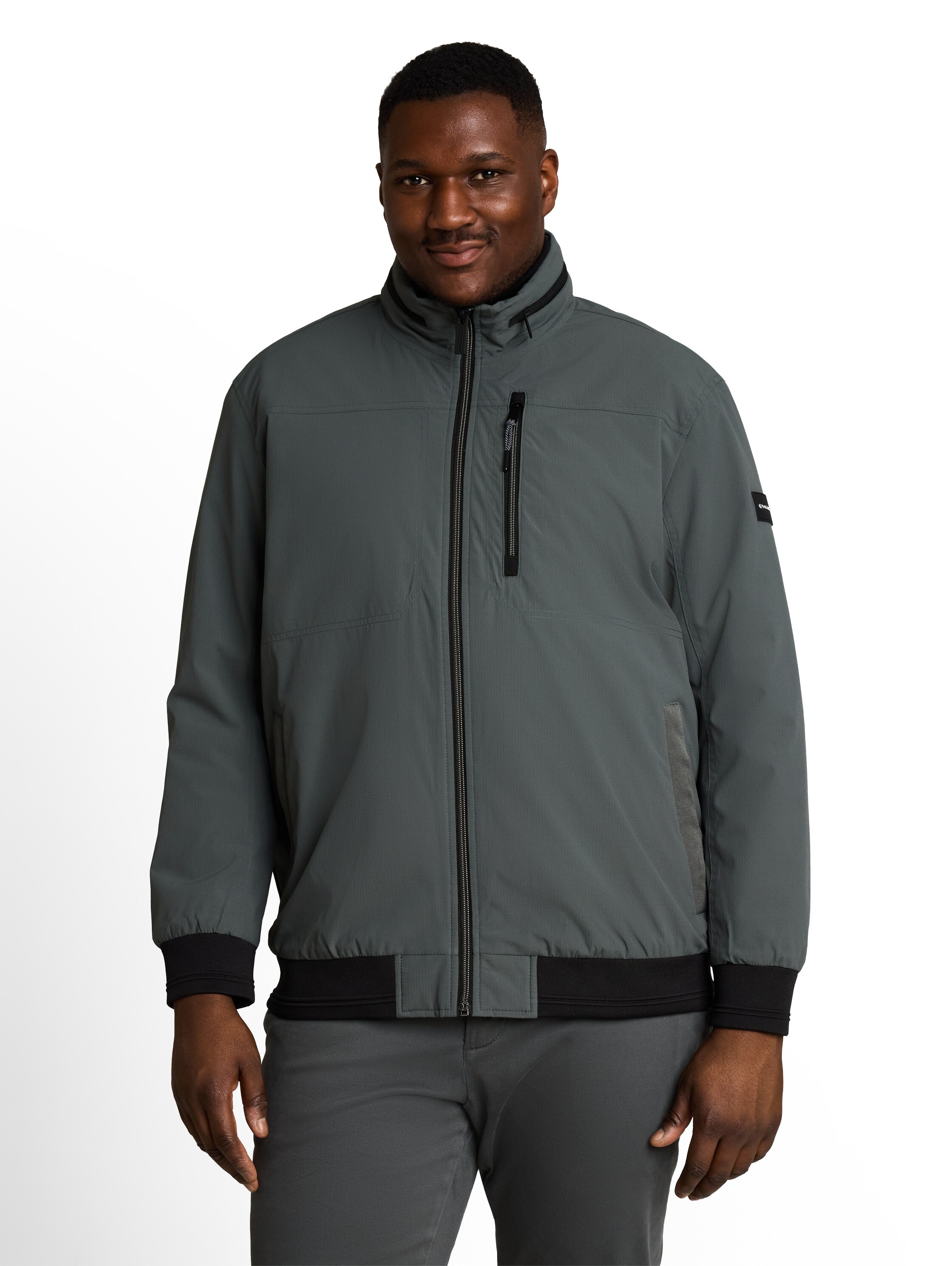 TOM TAILOR PLUS Blouson avec capuche avec col montant et fermeture éclair / grandes tailles