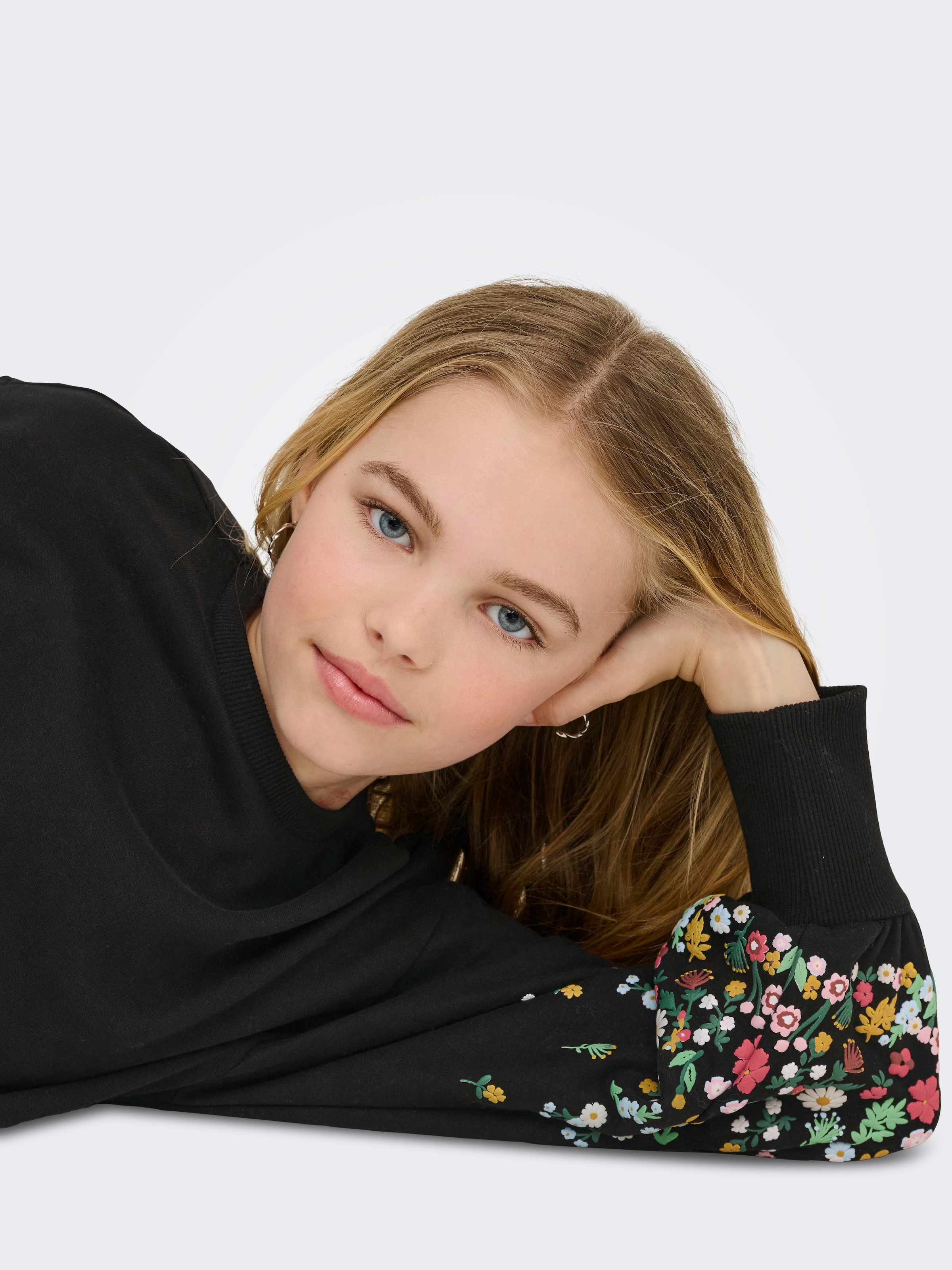 KIDS ONLY Sweat-shirt »KOGBROOKE L/S O-NECK FLOWER SWT NOOS«, mélange coton, coupe régulière
