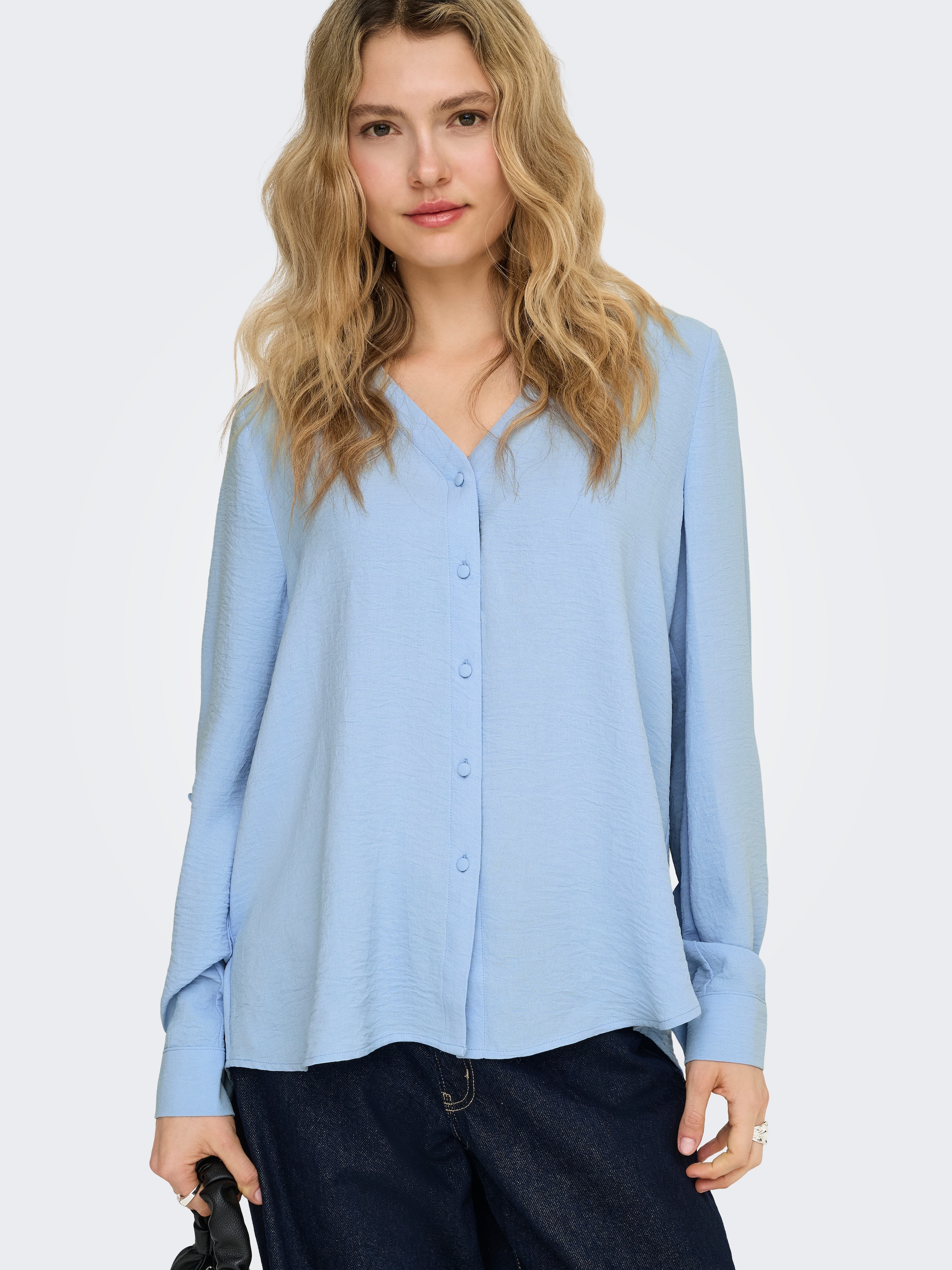 ONLY Chemisier à chemise »ONLJANA METTE V-NECK LS SHIRT NOOS WVN«