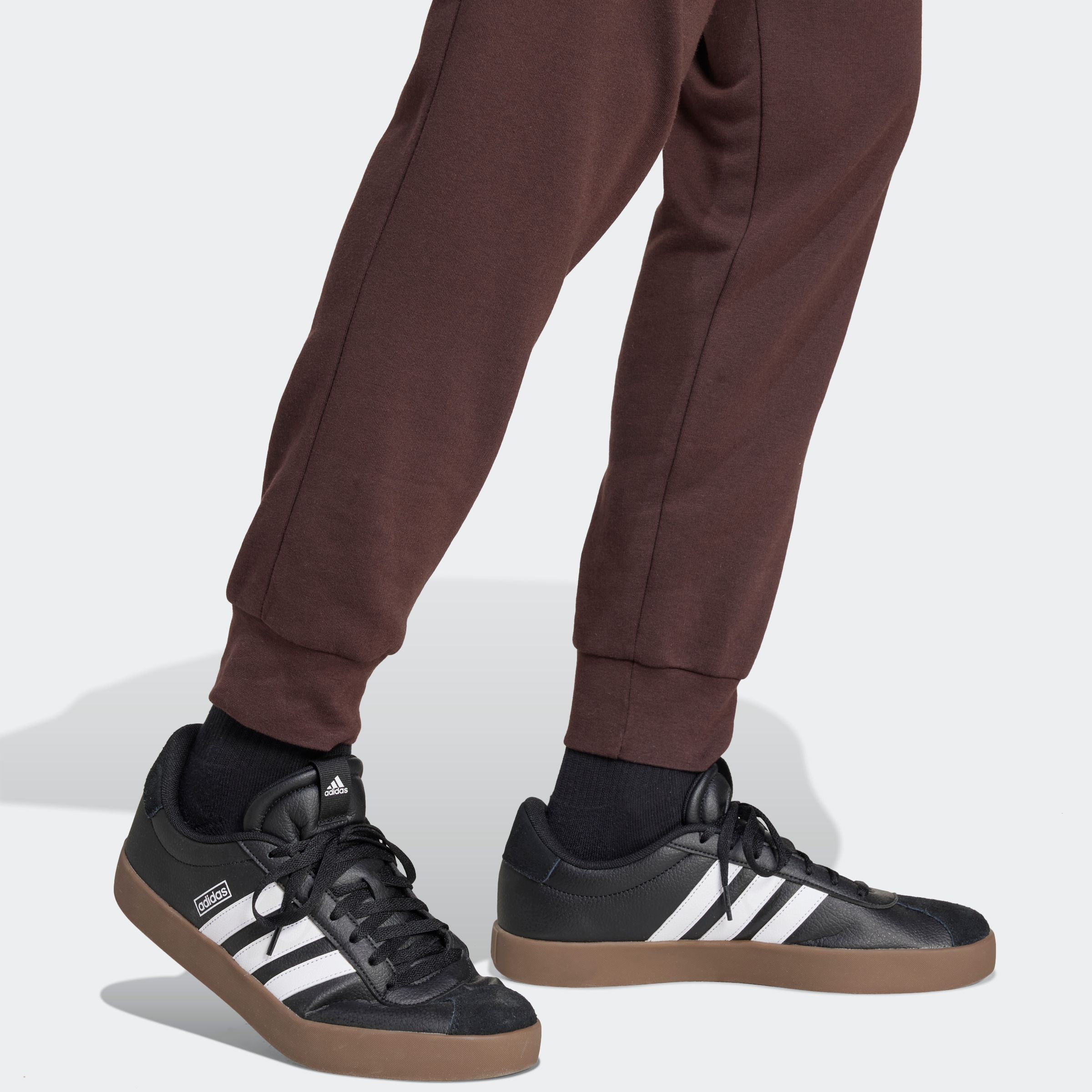 adidas Sportswear Sporthose »ESSENTIALS FLEECE REGULAR TAPERED CARGOHOSE«  Jogginghose Cargo aus weichem Fleece-Material