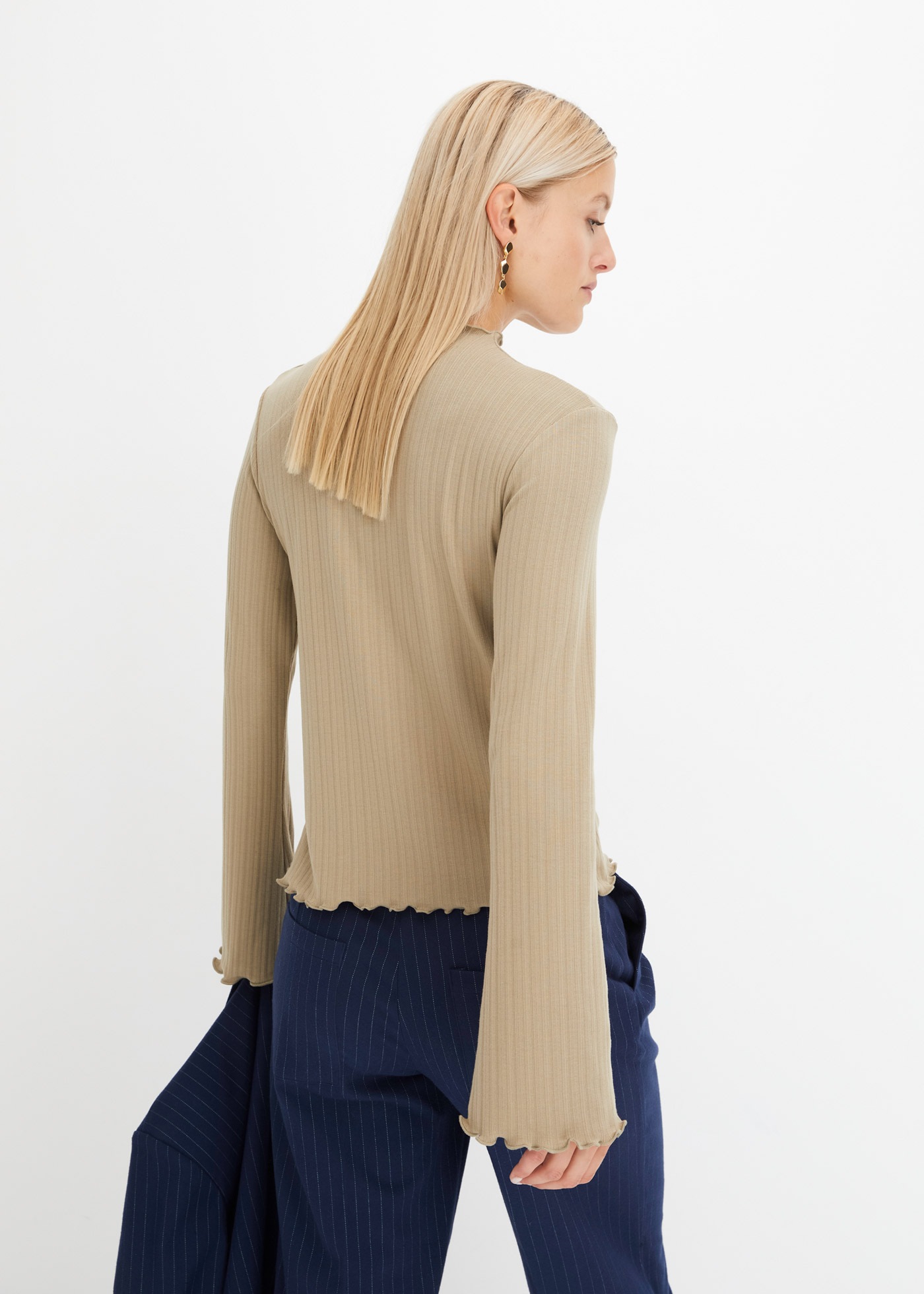 bonprix Langarmshirt »Geripptes Langarmshirt« schmale Passform, mit Trompetenärmeln, ohne Verschluss und Kragen