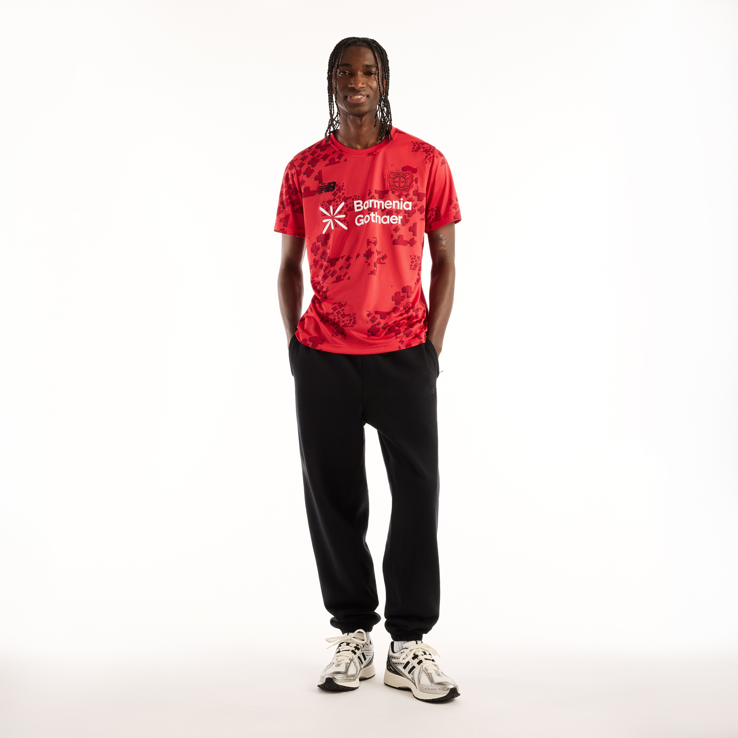 New Balance T-shirt »Bayer 04 26/27 Match Jersey« avec col rond, manches courtes, style sportif