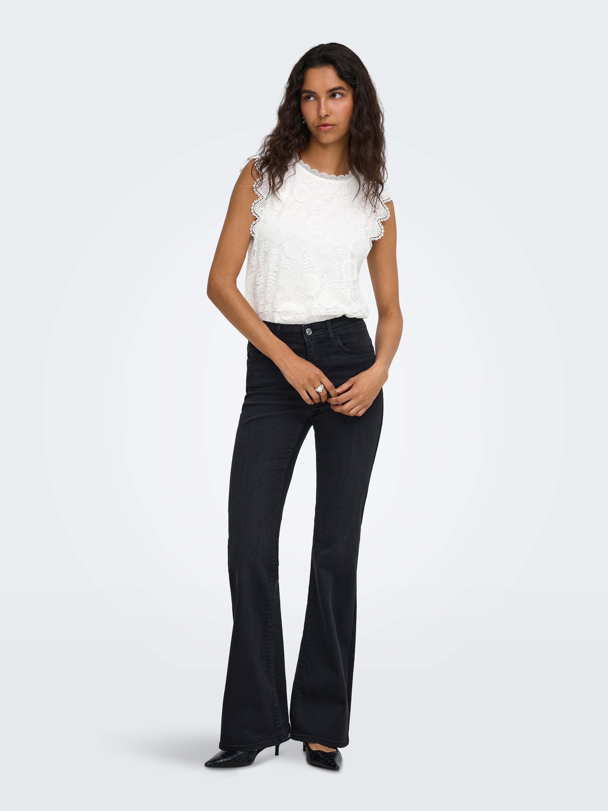 ONLY Top en dentelle »ONLSINE S/L LACE TOP CS JRS« mélange de matières, coupe régulière, col rond